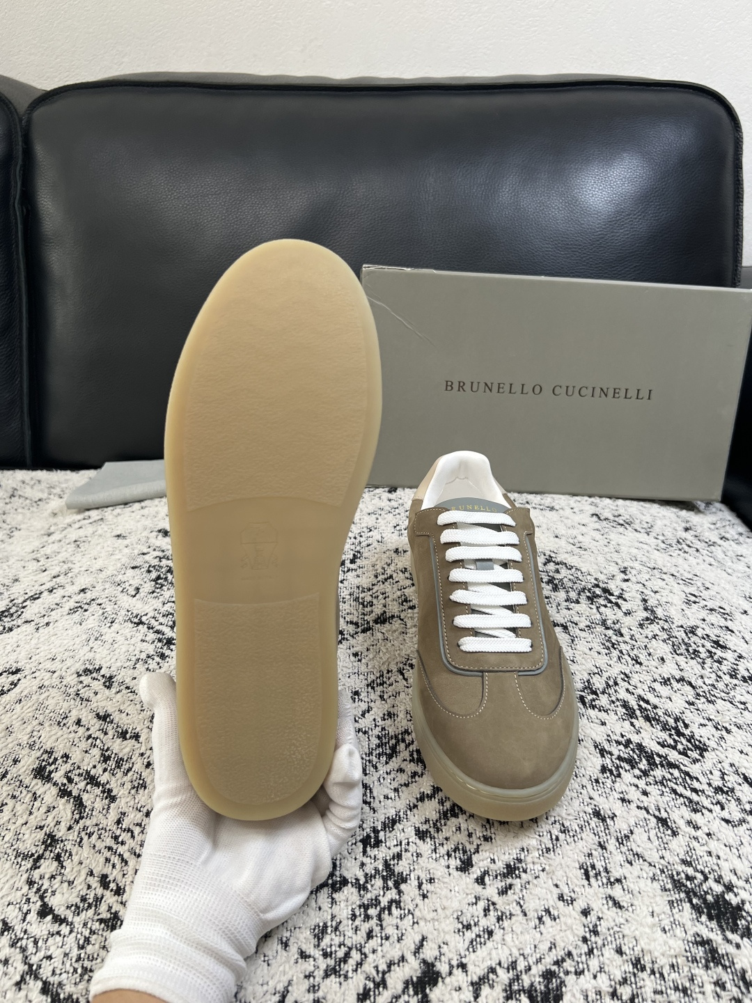 Brunello Cucinelli  高品质 顶级工艺品  BC  专柜同步原厂配置，意大利进口牛皮面料牛内里垫，高品