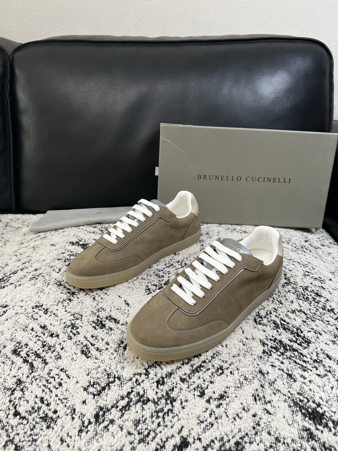 Brunello Cucinelli  高品质 顶级工艺品  BC  专柜同步原厂配置，意大利进口牛皮面料牛内里垫，高品