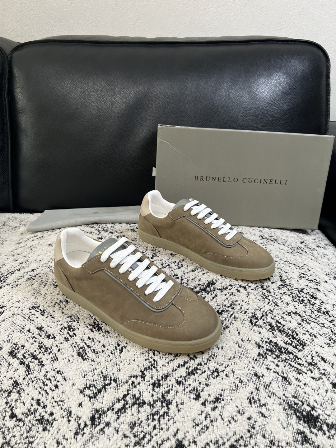 Brunello Cucinelli  高品质 顶级工艺品  BC  专柜同步原厂配置，意大利进口牛皮面料牛内里垫，高品