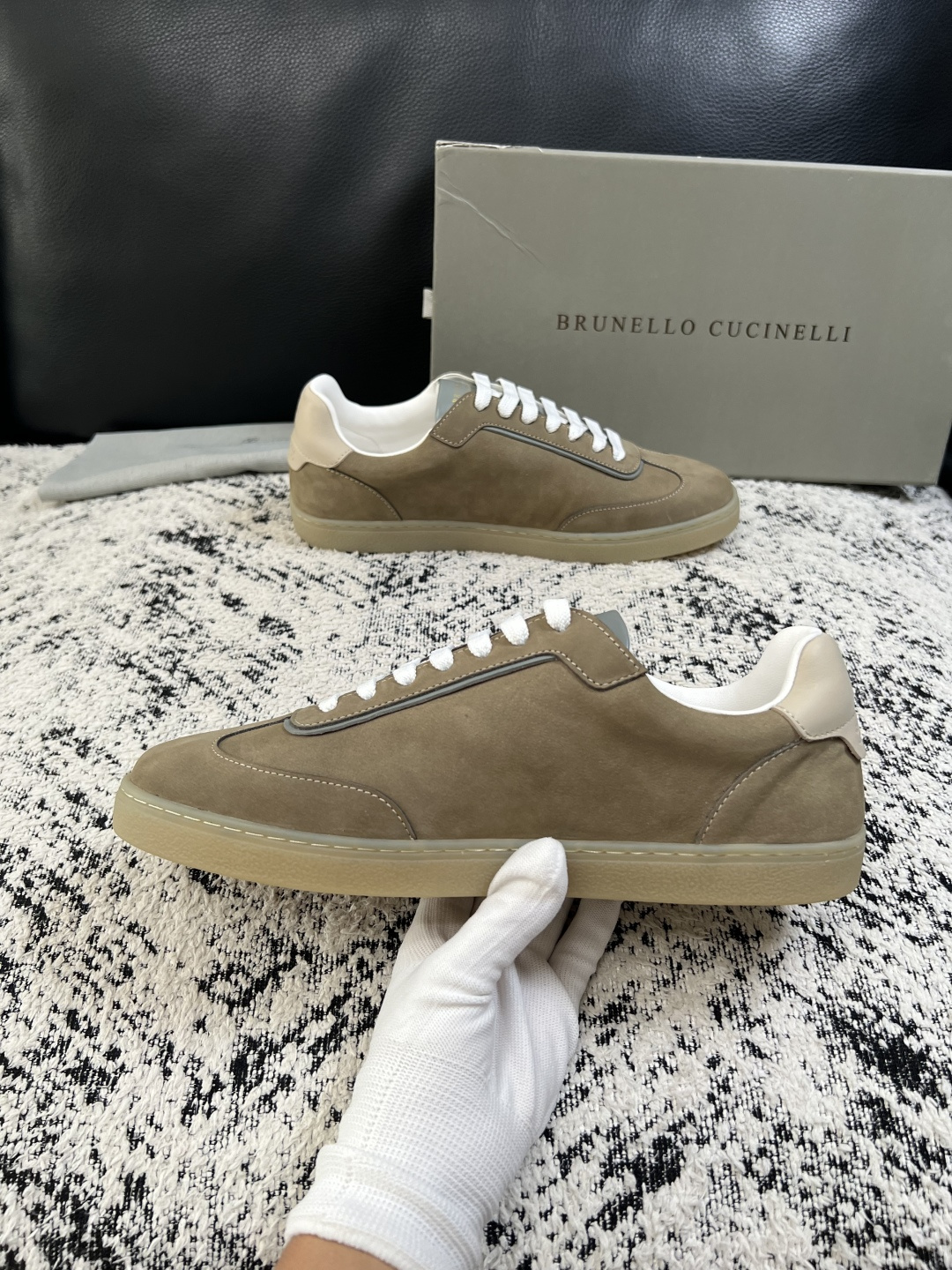 Brunello Cucinelli  高品质 顶级工艺品  BC  专柜同步原厂配置，意大利进口牛皮面料牛内里垫，高品