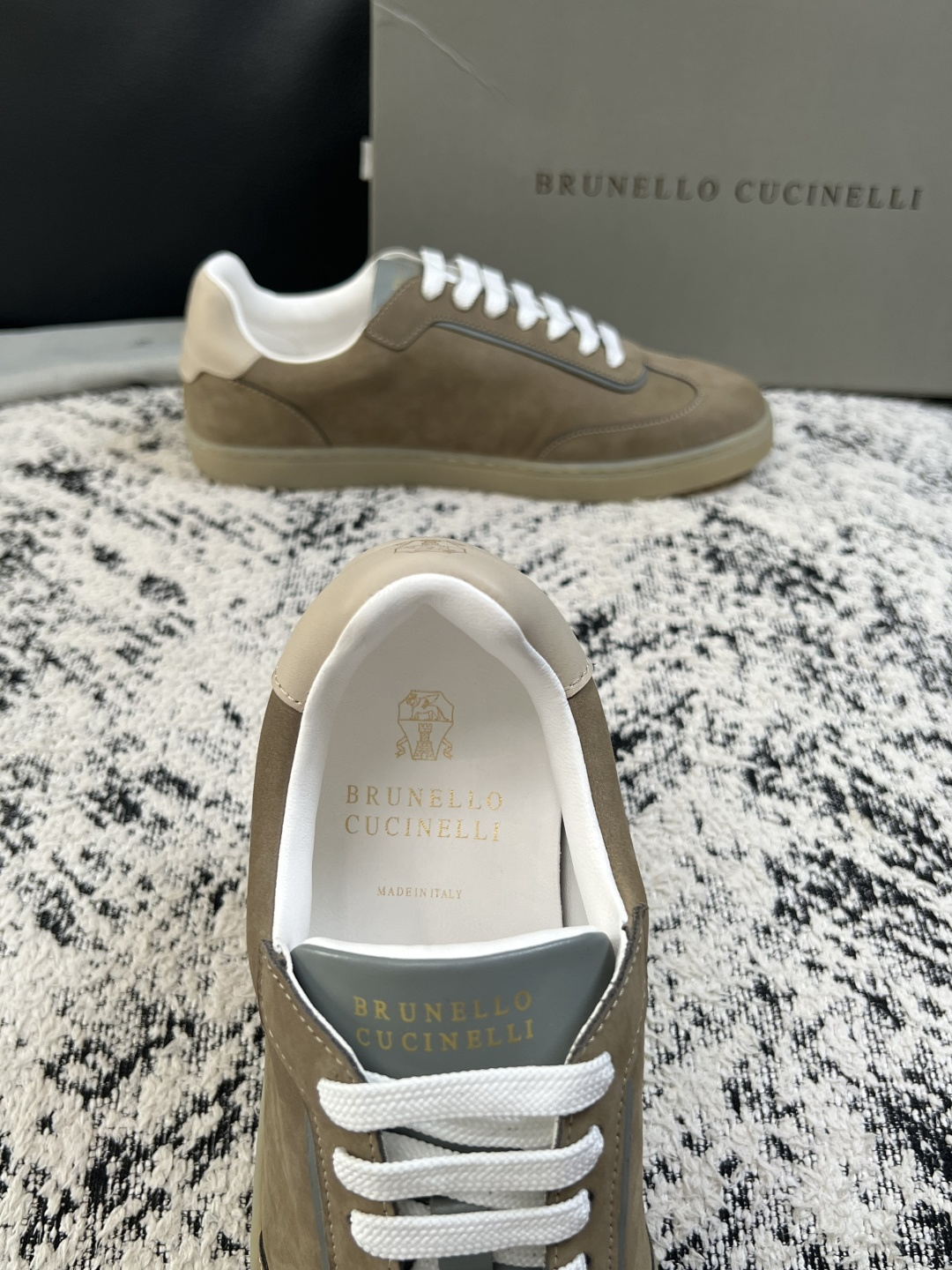 Brunello Cucinelli  高品质 顶级工艺品  BC  专柜同步原厂配置，意大利进口牛皮面料牛内里垫，高品