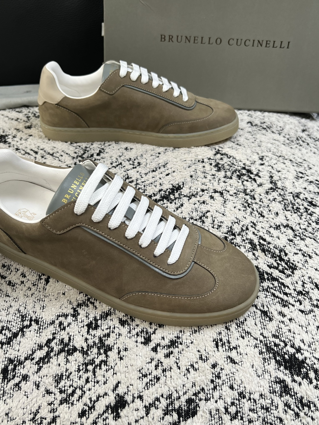 Brunello Cucinelli  高品质 顶级工艺品  BC  专柜同步原厂配置，意大利进口牛皮面料牛内里垫，高品