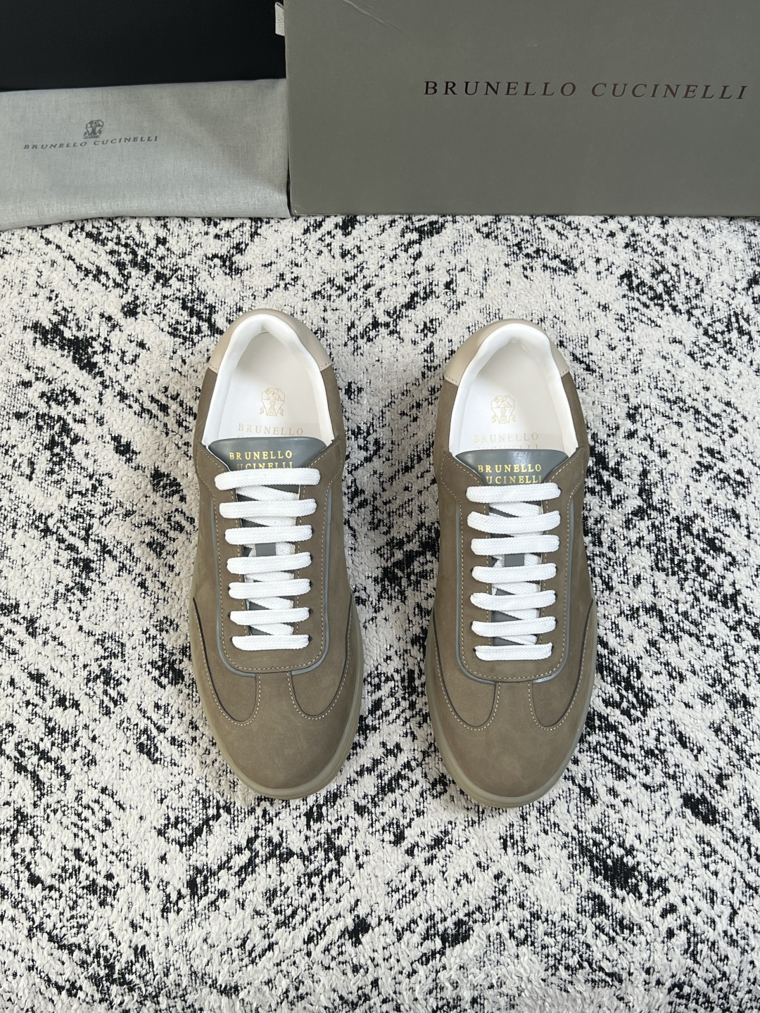 Brunello Cucinelli  高品质 顶级工艺品  BC  专柜同步原厂配置，意大利进口牛皮面料牛内里垫，高品