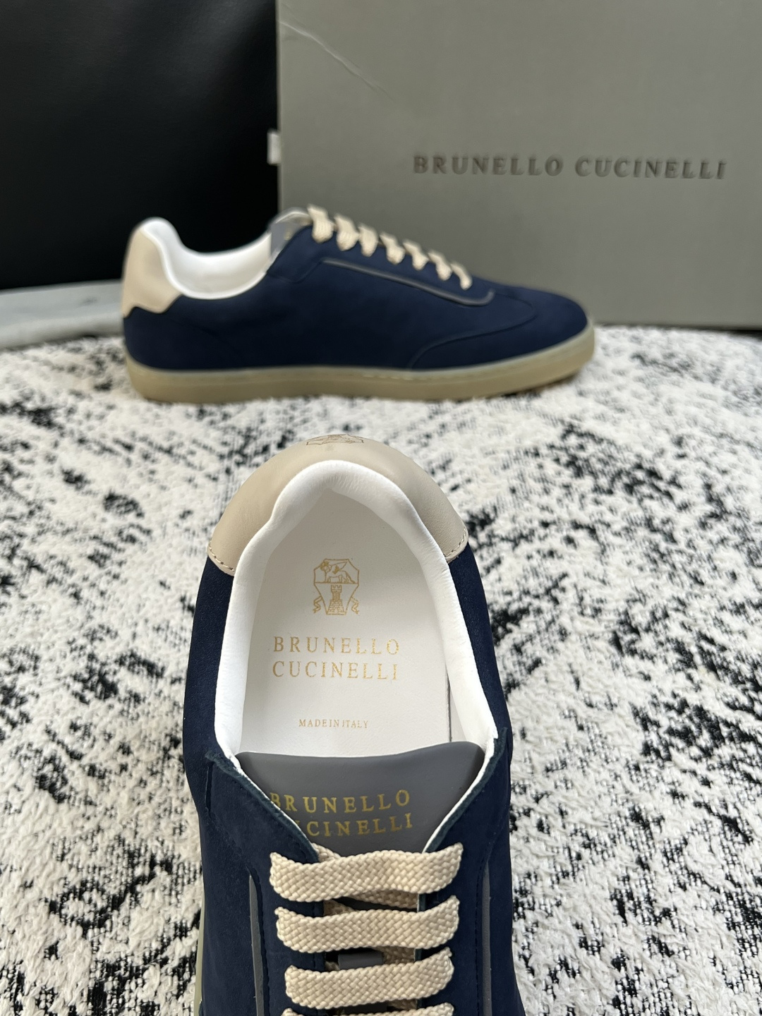 Brunello Cucinelli  高品质 顶级工艺品  BC  专柜同步原厂配置，意大利进口牛皮面料牛内里垫，高品
