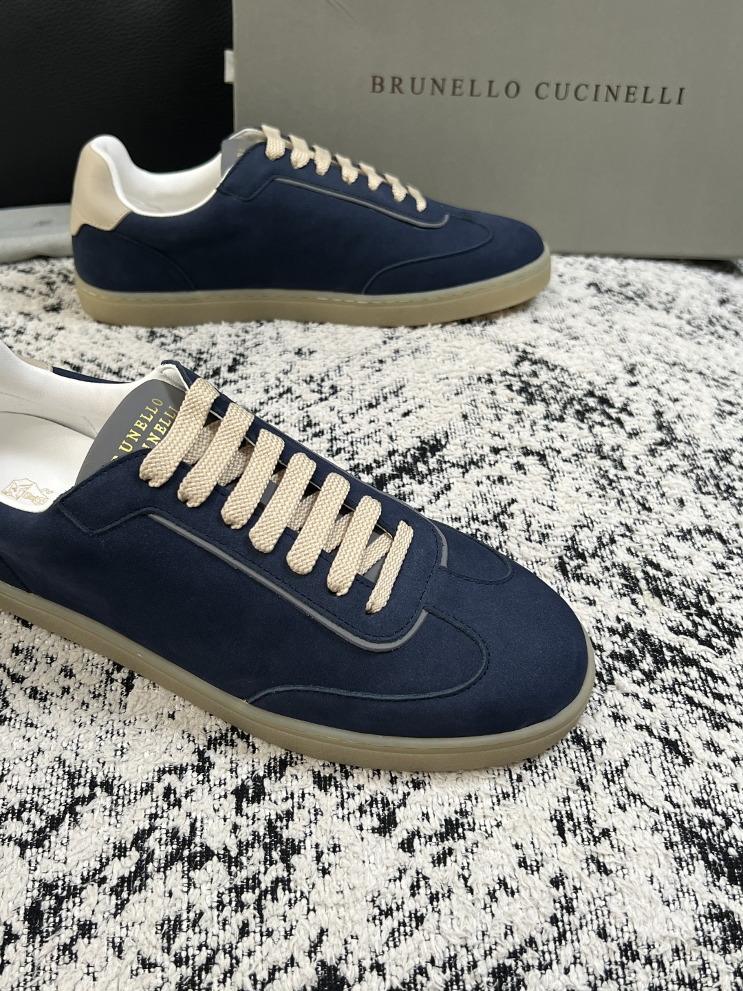 Brunello Cucinelli  高品质 顶级工艺品  BC  专柜同步原厂配置，意大利进口牛皮面料牛内里垫，高品
