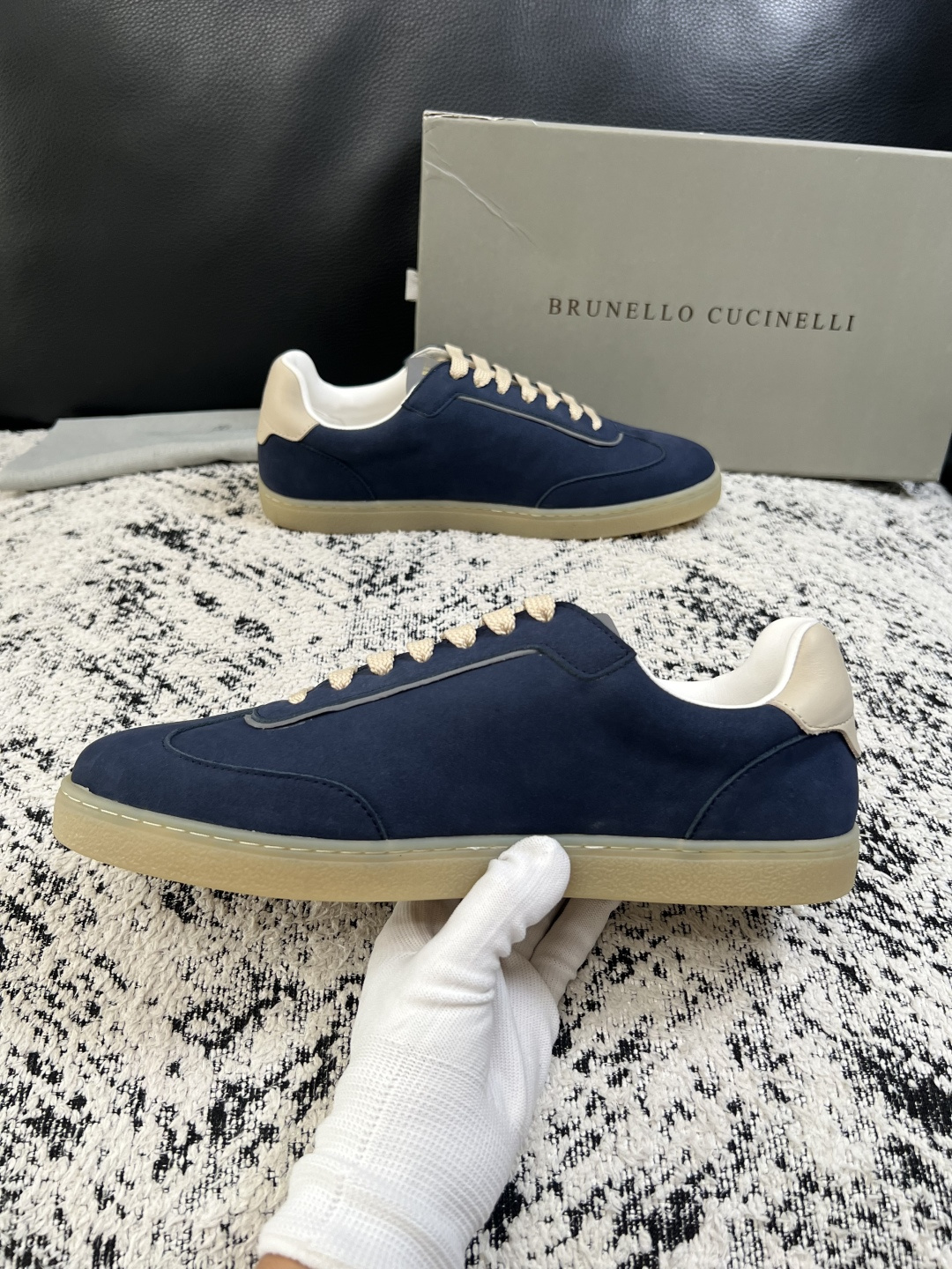 Brunello Cucinelli  高品质 顶级工艺品  BC  专柜同步原厂配置，意大利进口牛皮面料牛内里垫，高品