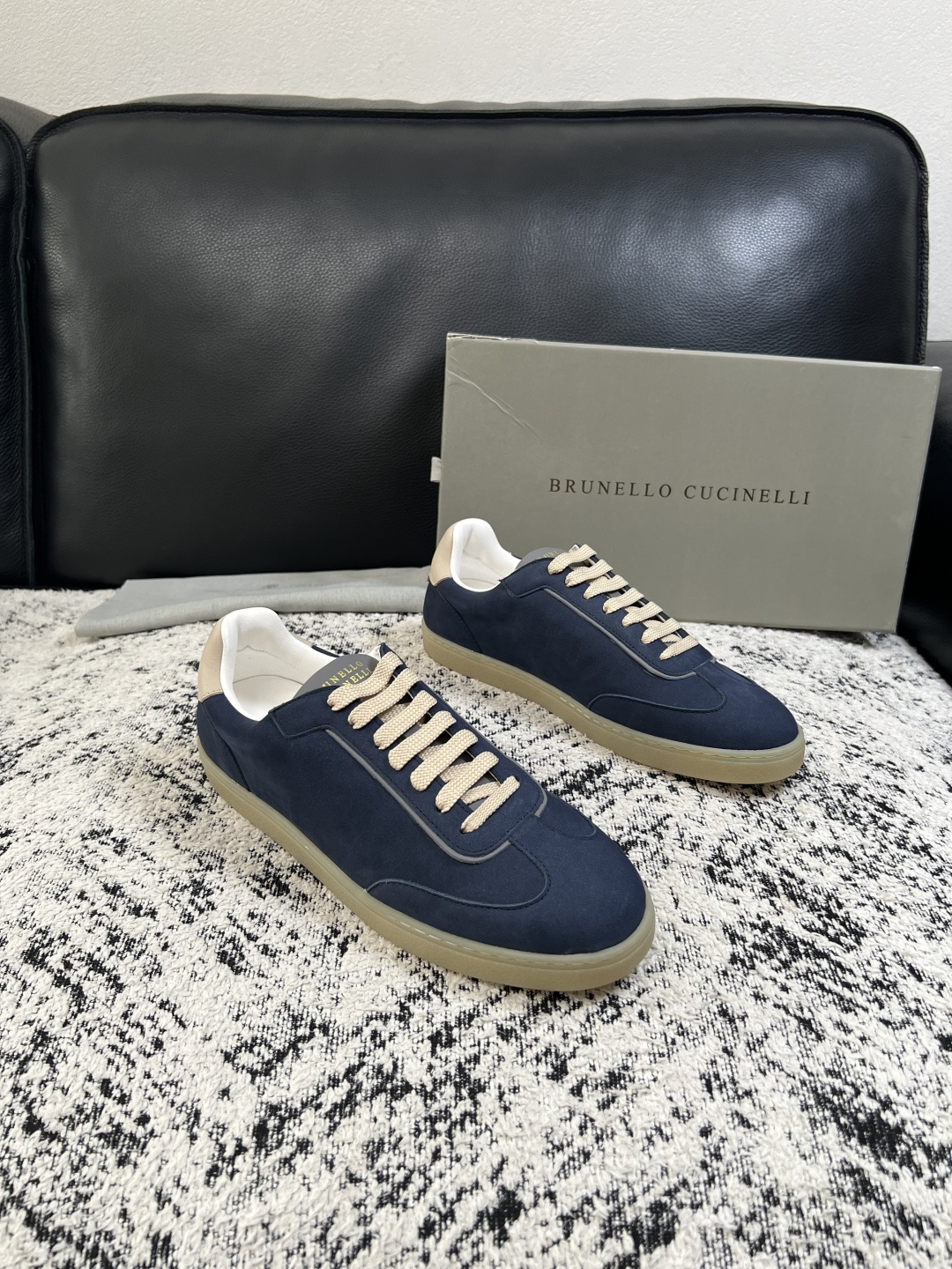Brunello Cucinelli  高品质 顶级工艺品  BC  专柜同步原厂配置，意大利进口牛皮面料牛内里垫，高品