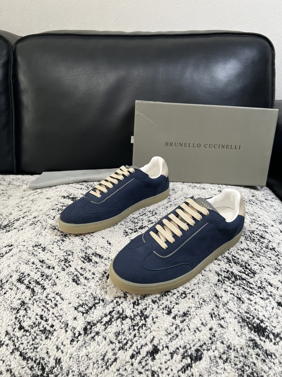 Brunello Cucinelli  高品质 顶级工艺品  BC  专柜同步原厂配置，意大利进口牛皮面料牛内里垫，高品