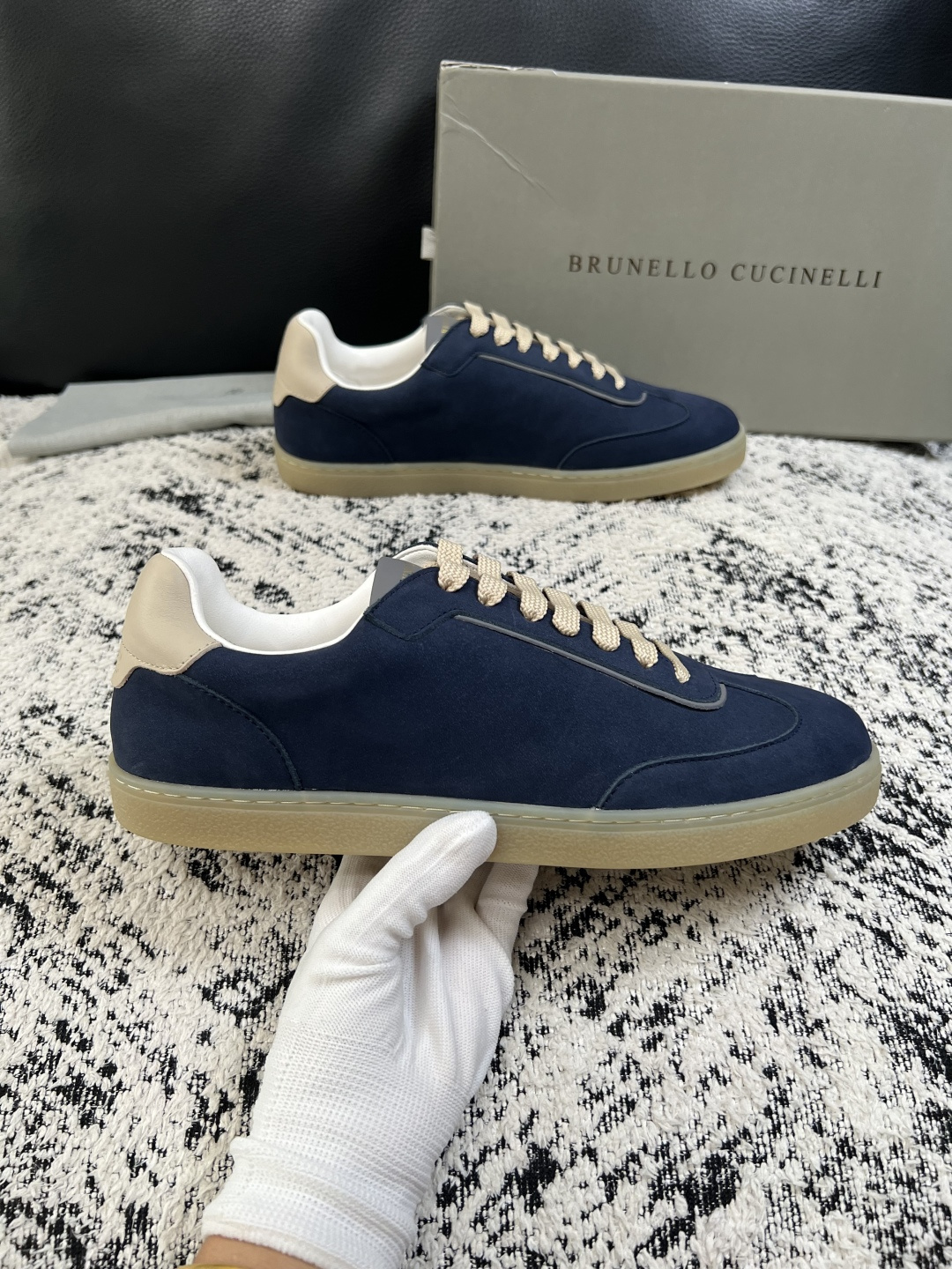 Brunello Cucinelli  高品质 顶级工艺品  BC  专柜同步原厂配置，意大利进口牛皮面料牛内里垫，高品