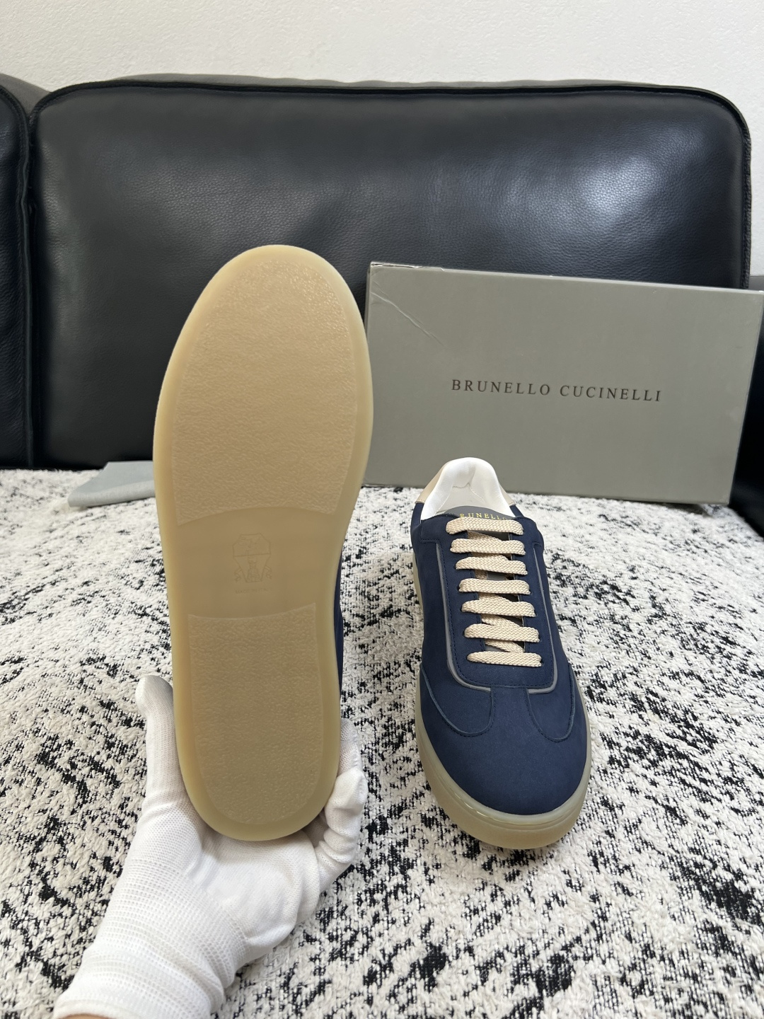 Brunello Cucinelli  高品质 顶级工艺品  BC  专柜同步原厂配置，意大利进口牛皮面料牛内里垫，高品