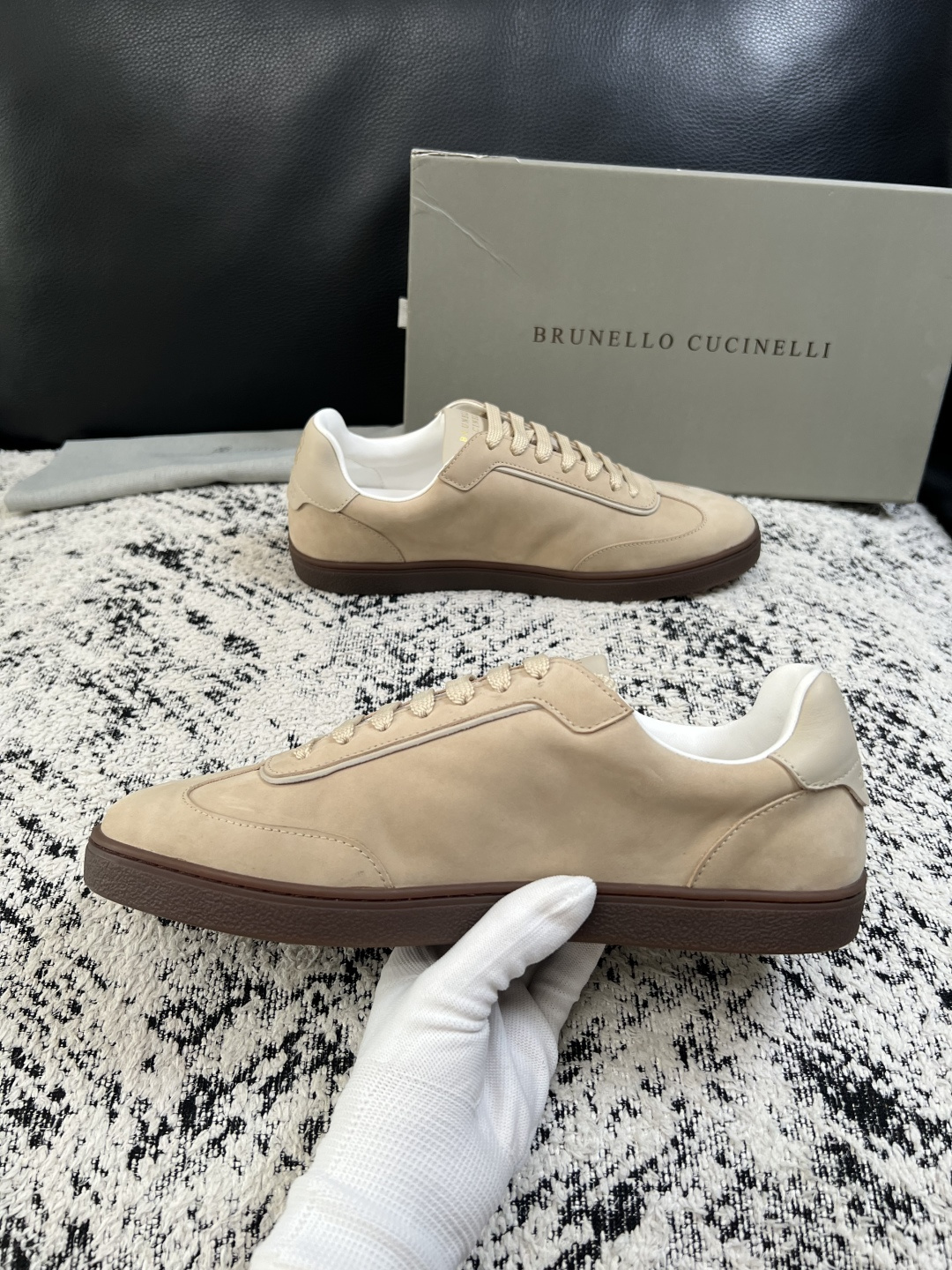 Brunello Cucinelli  高品质 顶级工艺品  BC  专柜同步原厂配置，意大利进口牛皮面料牛内里垫，高品