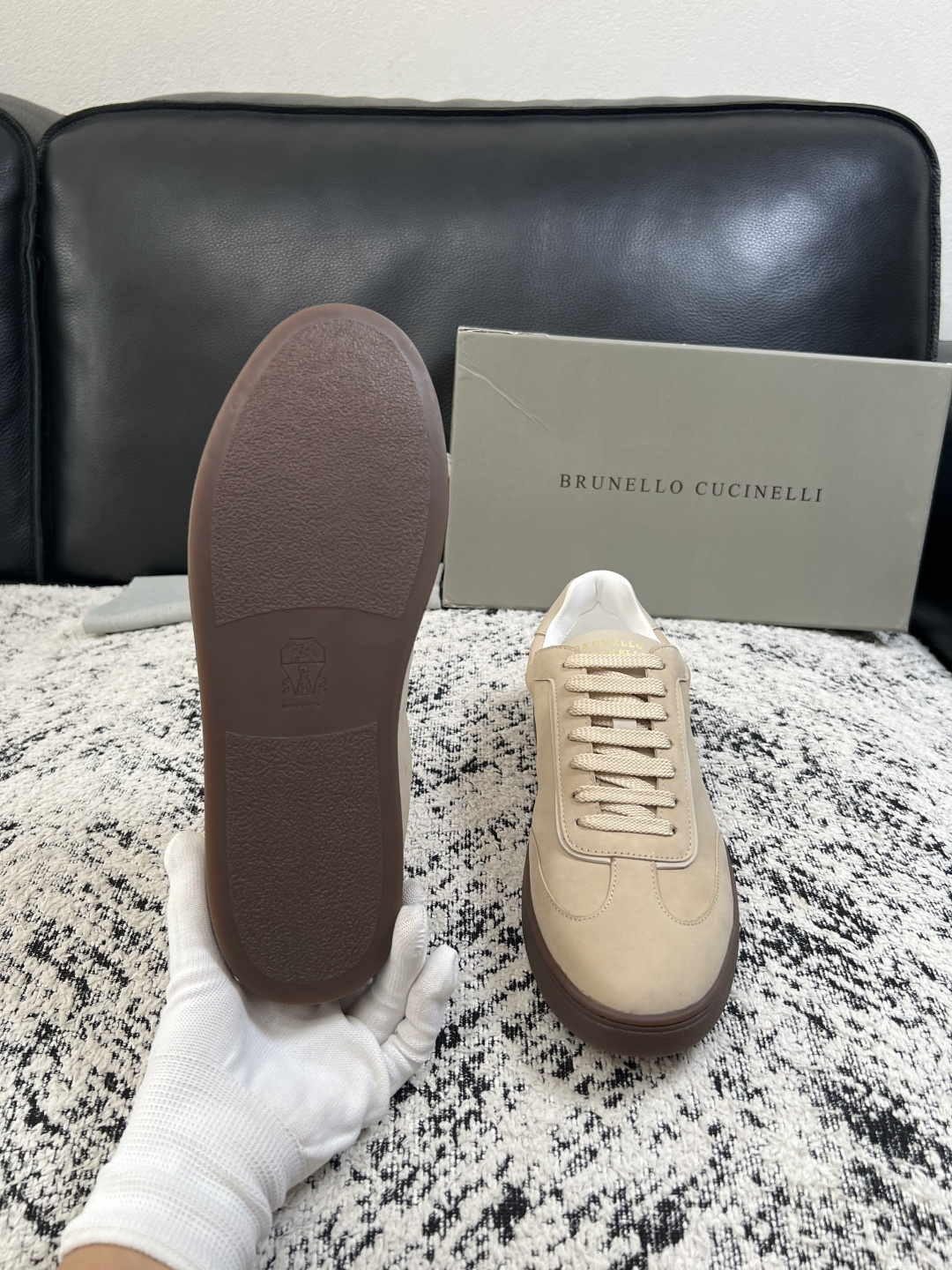 Brunello Cucinelli  高品质 顶级工艺品  BC  专柜同步原厂配置，意大利进口牛皮面料牛内里垫，高品