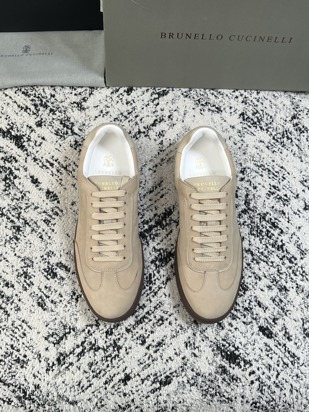 Brunello Cucinelli  高品质 顶级工艺品  BC  专柜同步原厂配置，意大利进口牛皮面料牛内里垫，高品