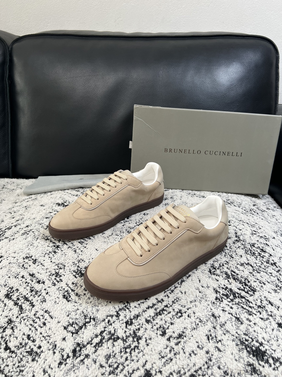 Brunello Cucinelli  高品质 顶级工艺品  BC  专柜同步原厂配置，意大利进口牛皮面料牛内里垫，高品