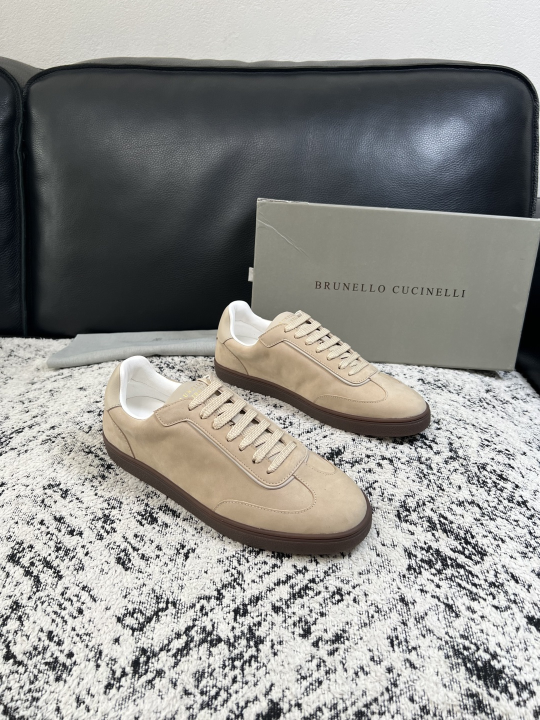 Brunello Cucinelli  高品质 顶级工艺品  BC  专柜同步原厂配置，意大利进口牛皮面料牛内里垫，高品