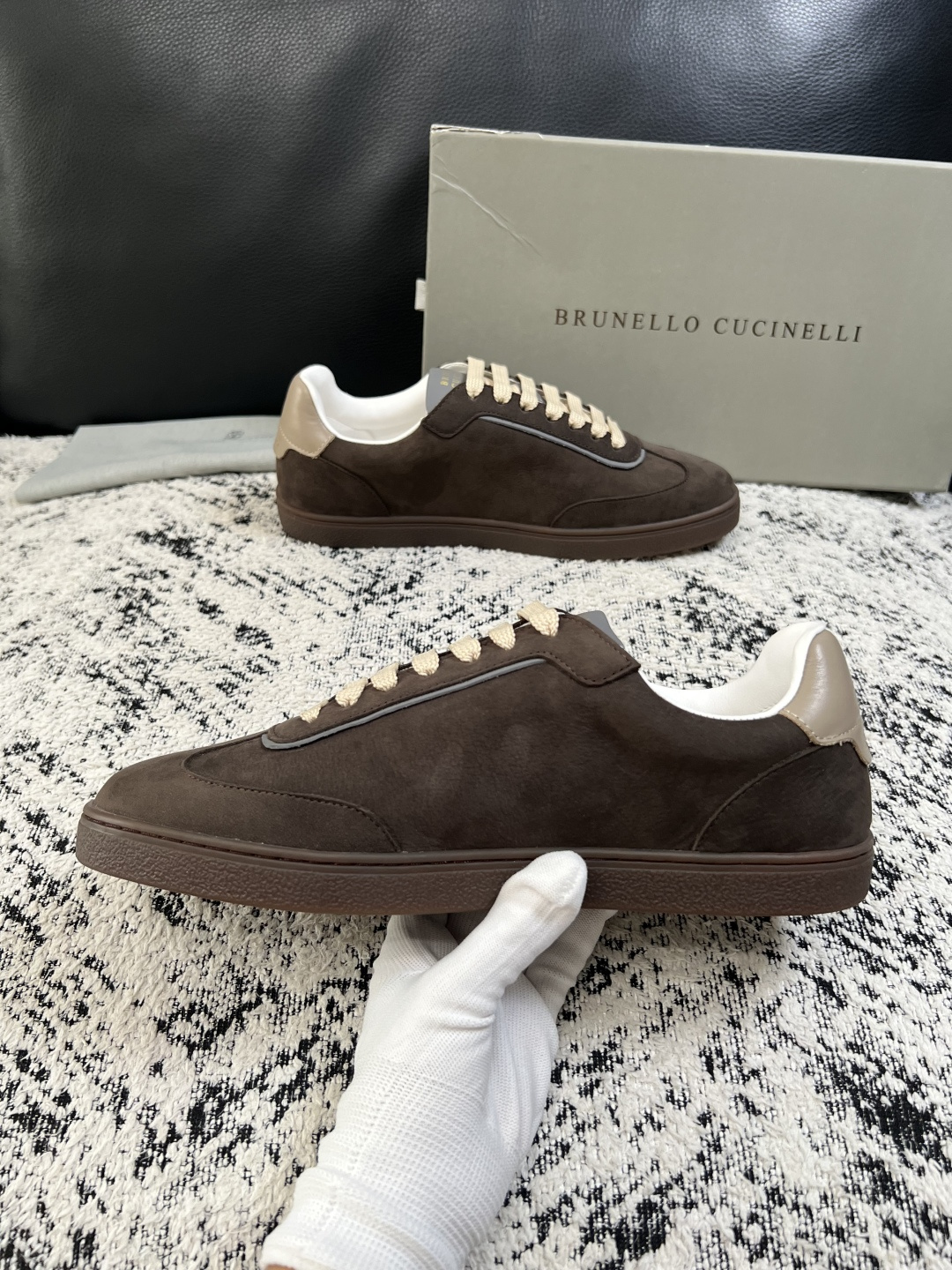 Brunello Cucinelli  高品质 顶级工艺品  BC  专柜同步原厂配置，意大利进口牛皮面料牛内里垫，高品