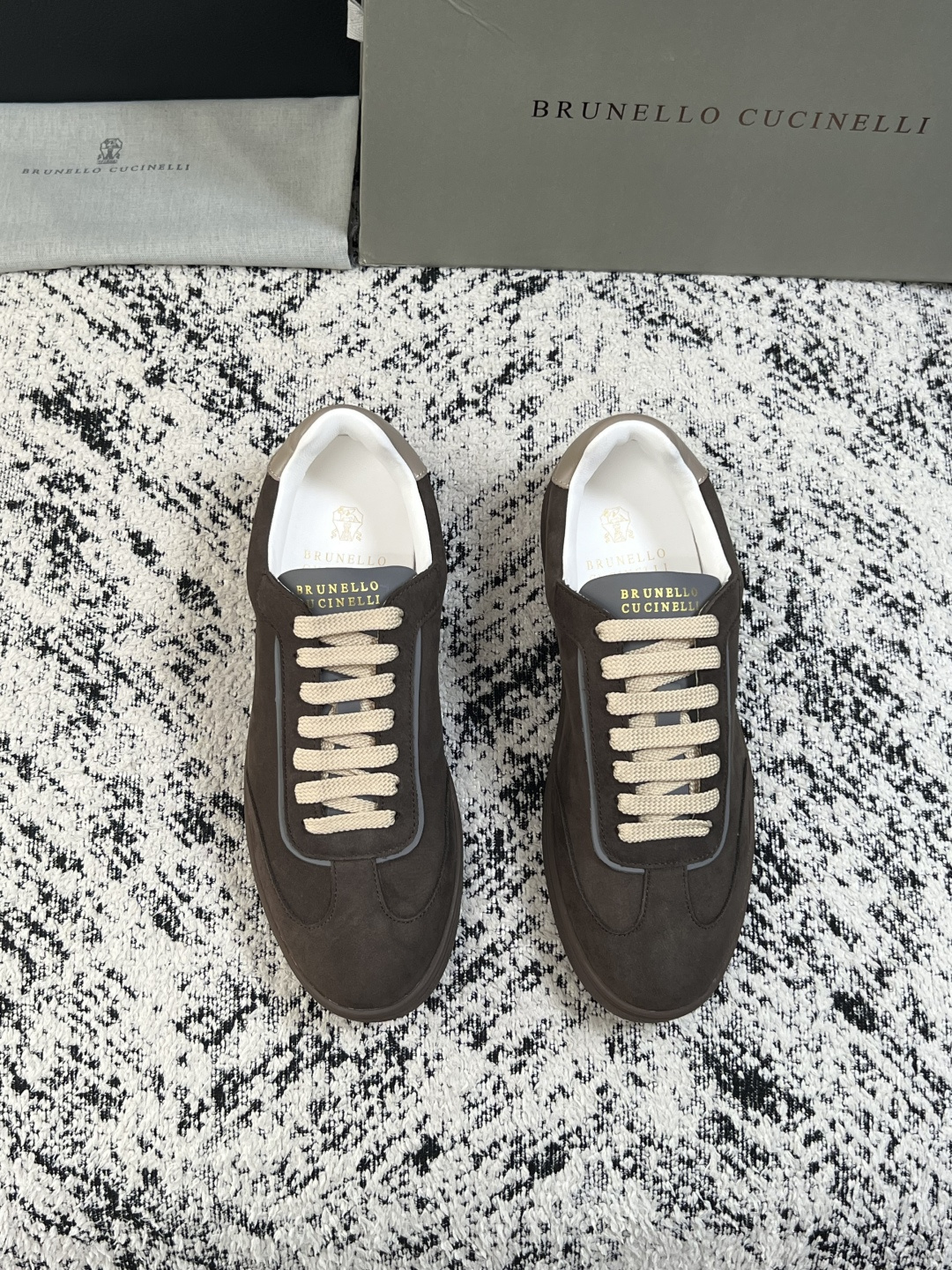 Brunello Cucinelli  高品质 顶级工艺品  BC  专柜同步原厂配置，意大利进口牛皮面料牛内里垫，高品