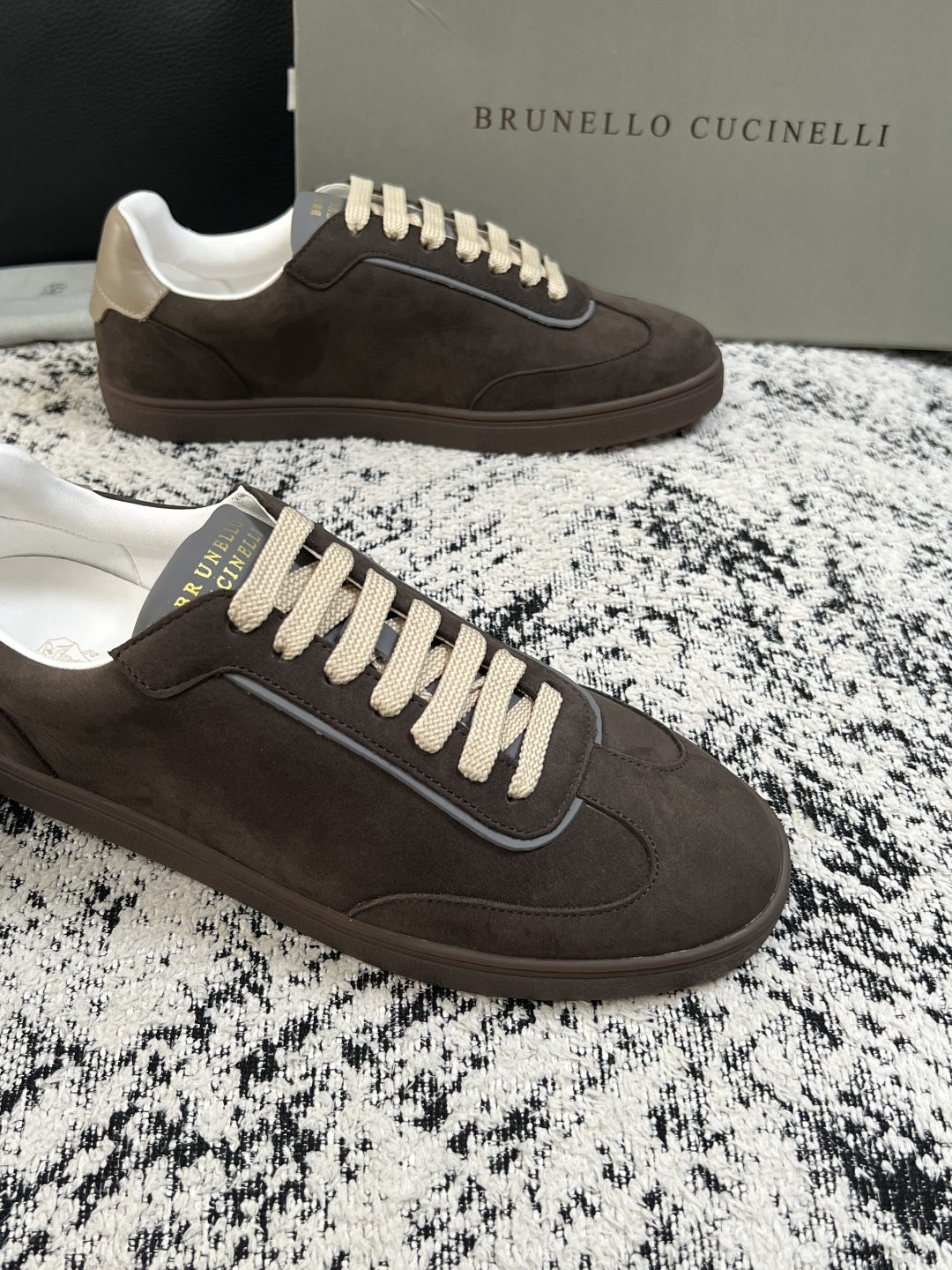 Brunello Cucinelli  高品质 顶级工艺品  BC  专柜同步原厂配置，意大利进口牛皮面料牛内里垫，高品
