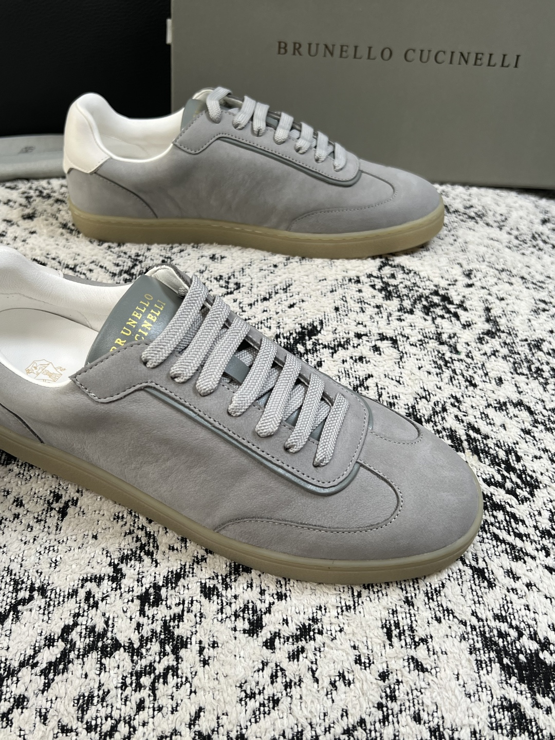 Brunello Cucinelli  高品质 顶级工艺品  BC  专柜同步原厂配置，意大利进口牛皮面料牛内里垫，高品