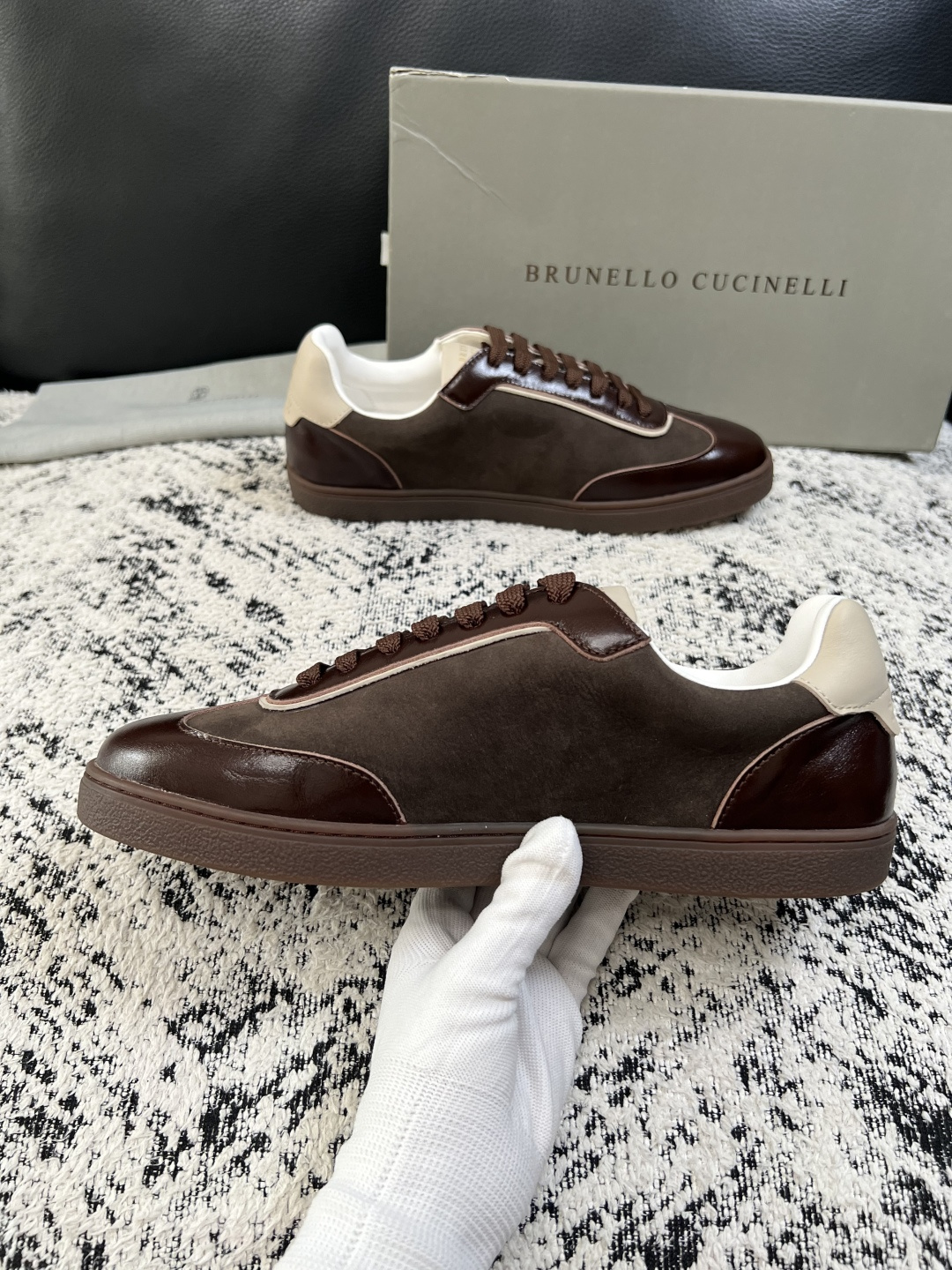 Brunello Cucinelli  高品质 顶级工艺品  BC  专柜同步原厂配置，意大利进口牛皮面料牛内里垫，高品