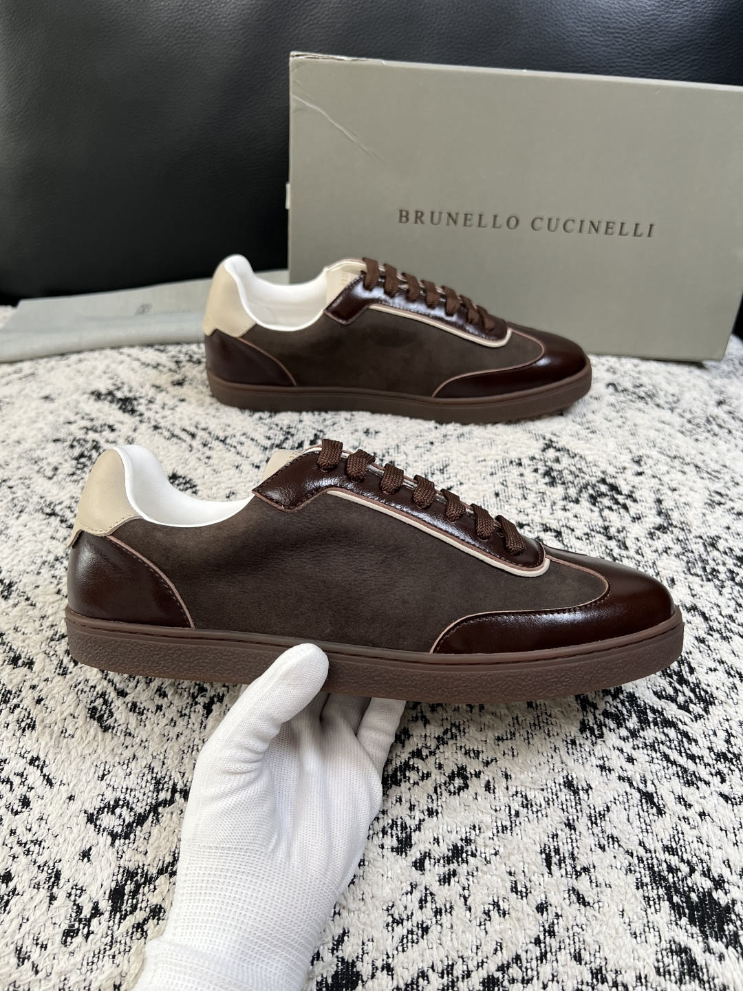 Brunello Cucinelli  高品质 顶级工艺品  BC  专柜同步原厂配置，意大利进口牛皮面料牛内里垫，高品