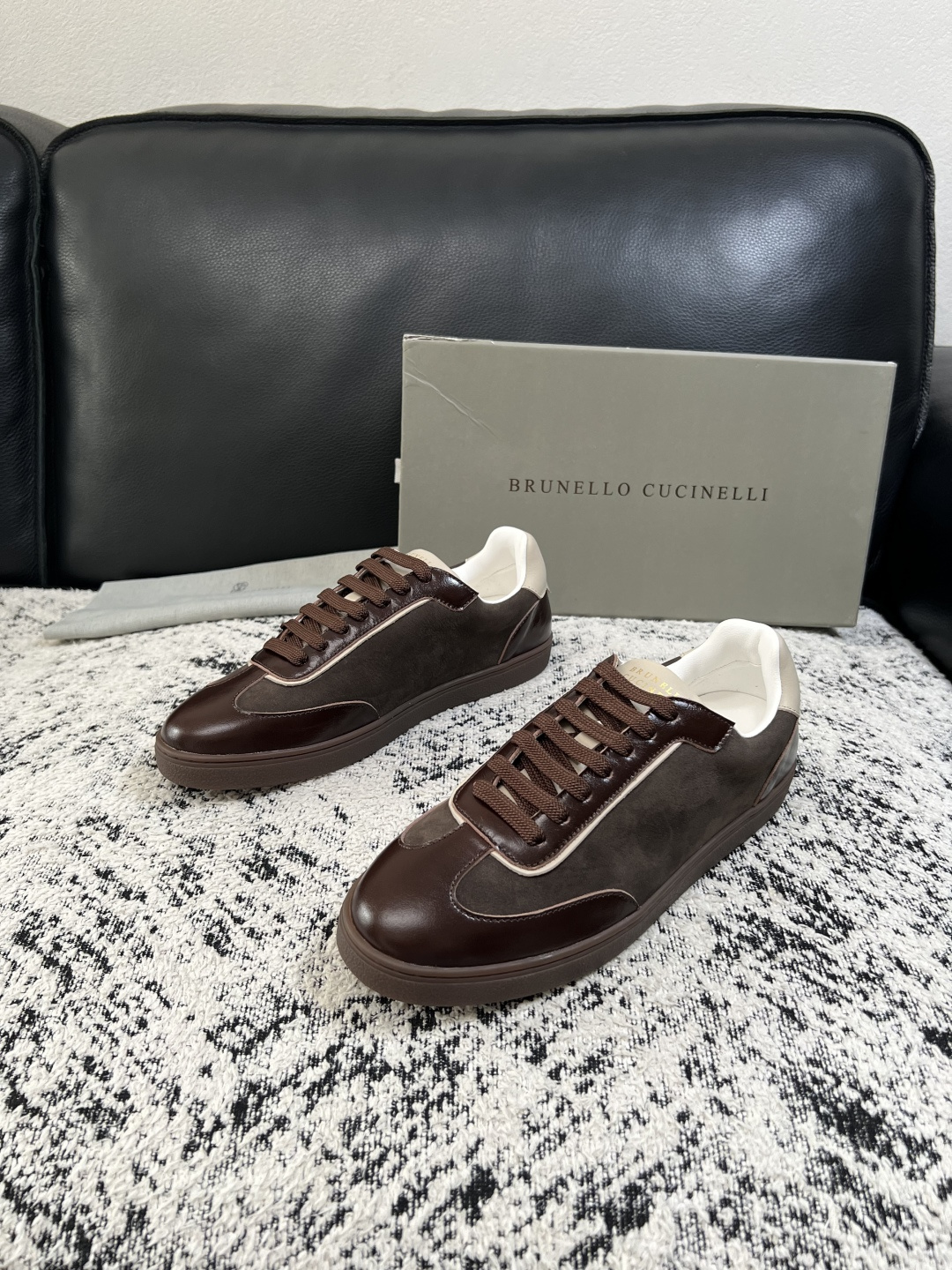 Brunello Cucinelli  高品质 顶级工艺品  BC  专柜同步原厂配置，意大利进口牛皮面料牛内里垫，高品