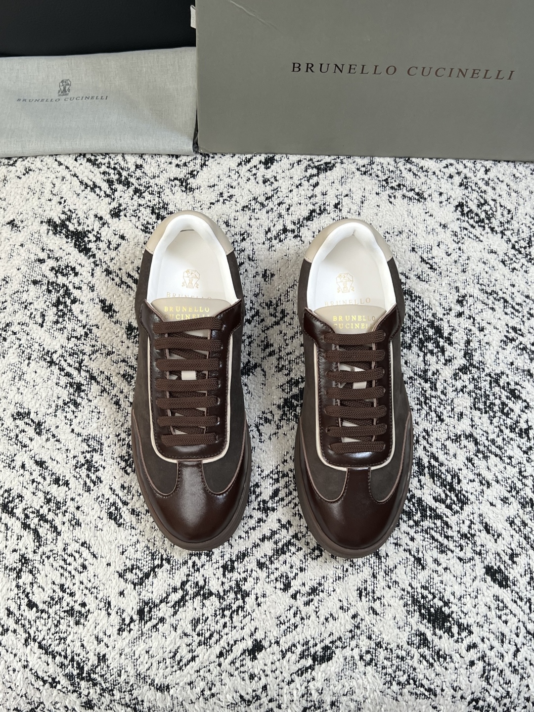 Brunello Cucinelli  高品质 顶级工艺品  BC  专柜同步原厂配置，意大利进口牛皮面料牛内里垫，高品