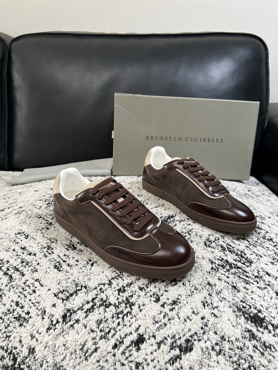 Brunello Cucinelli  高品质 顶级工艺品  BC  专柜同步原厂配置，意大利进口牛皮面料牛内里垫，高品