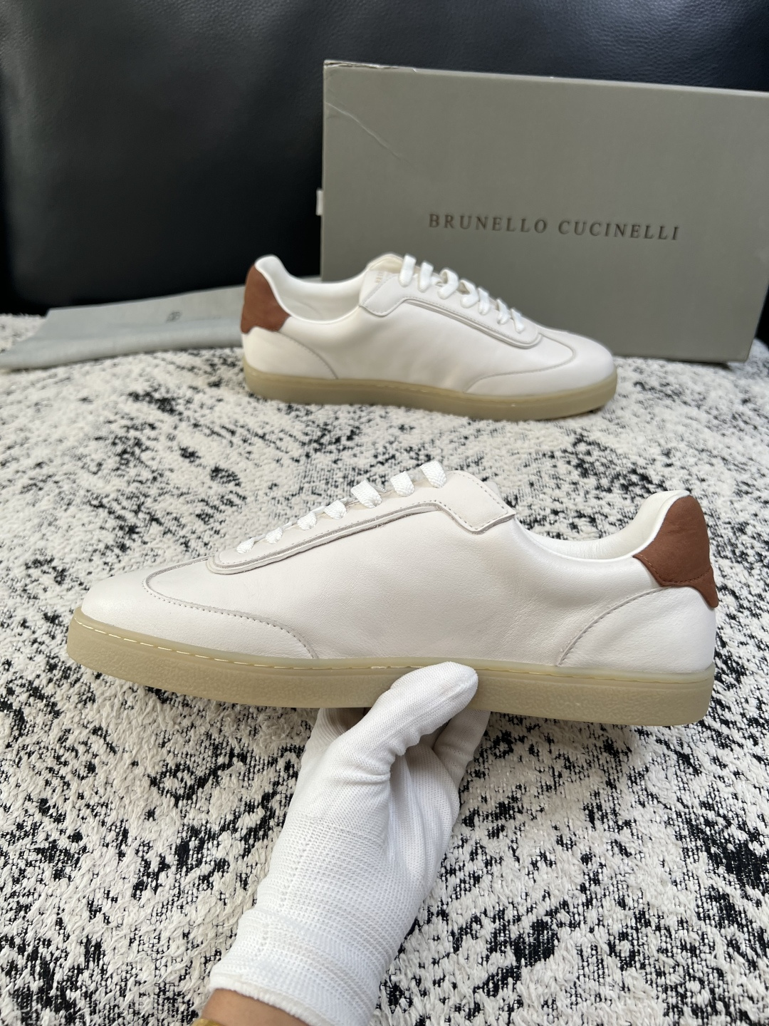 Brunello Cucinelli  高品质 顶级工艺品  BC  专柜同步原厂配置，意大利进口牛皮面料牛内里垫，高品