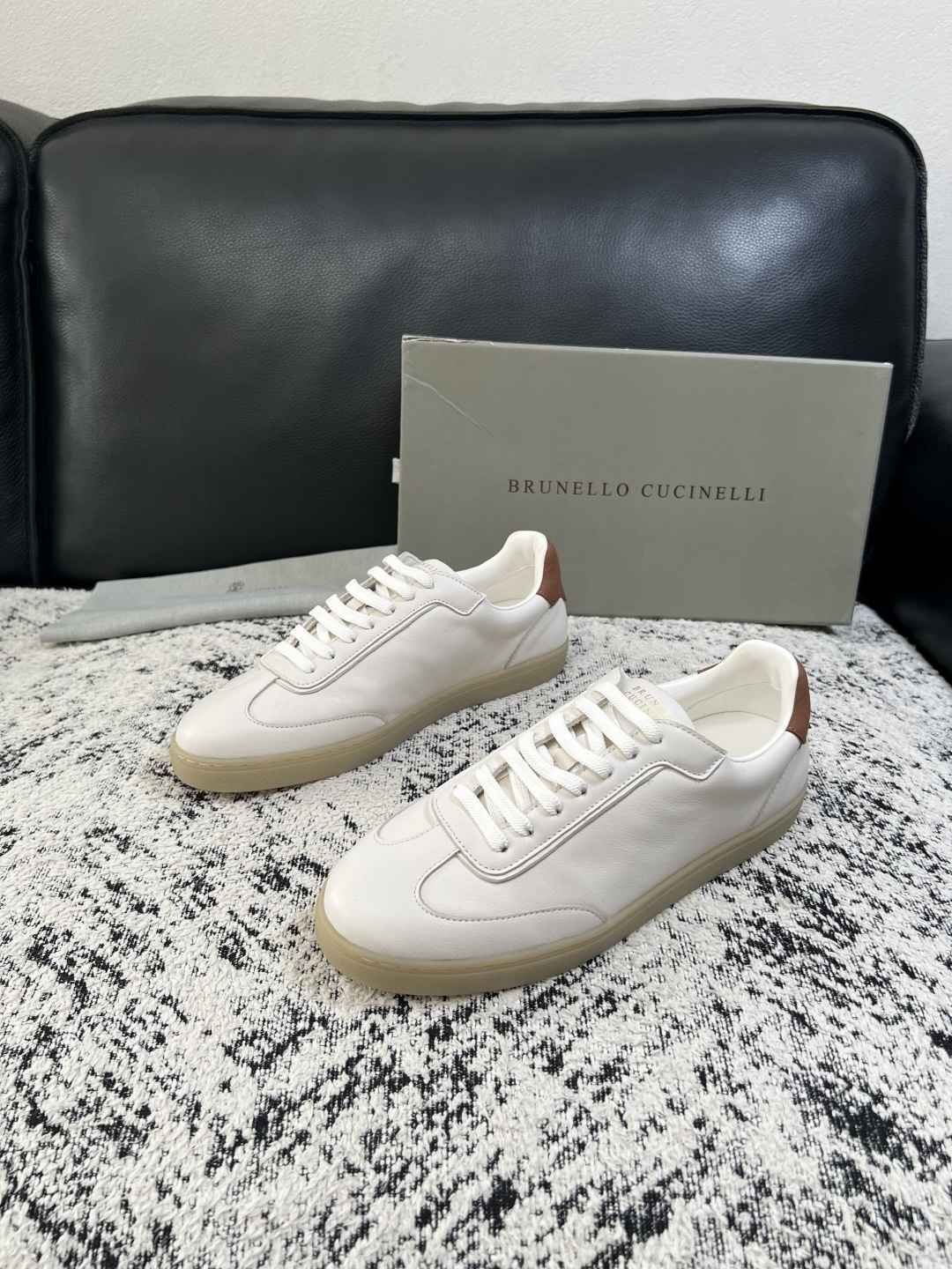 Brunello Cucinelli  高品质 顶级工艺品  BC  专柜同步原厂配置，意大利进口牛皮面料牛内里垫，高品