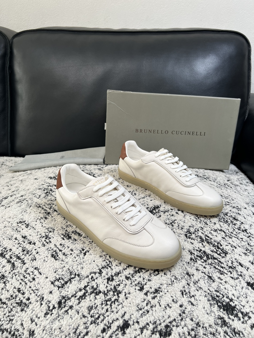 Brunello Cucinelli  高品质 顶级工艺品  BC  专柜同步原厂配置，意大利进口牛皮面料牛内里垫，高品
