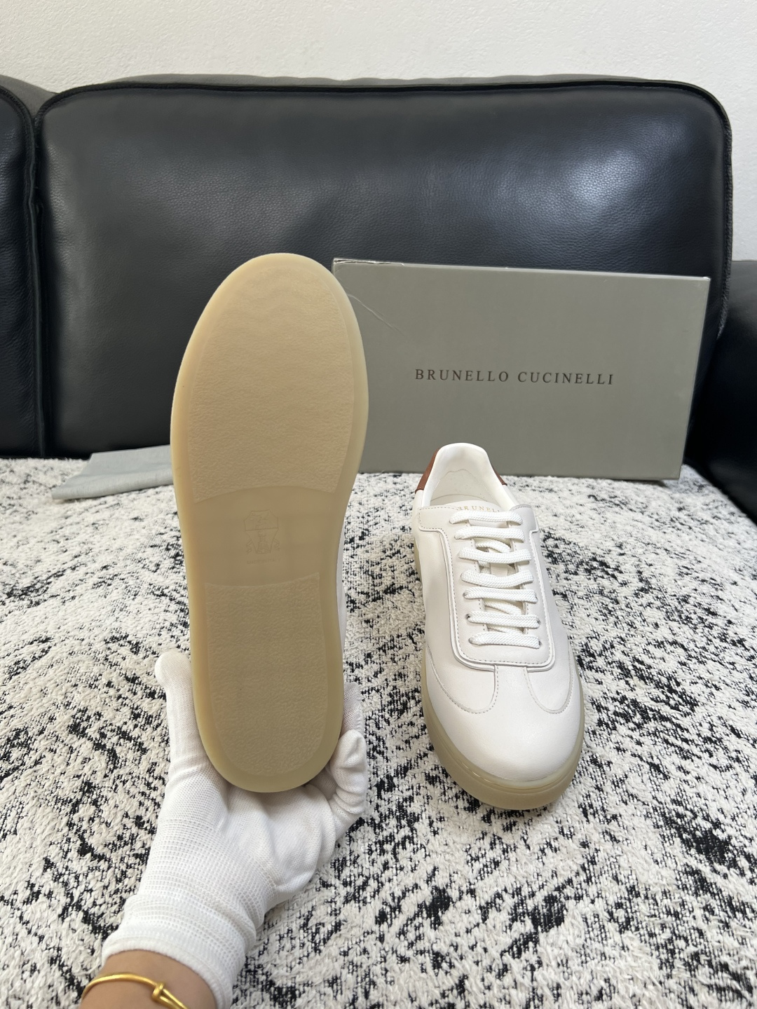 Brunello Cucinelli  高品质 顶级工艺品  BC  专柜同步原厂配置，意大利进口牛皮面料牛内里垫，高品