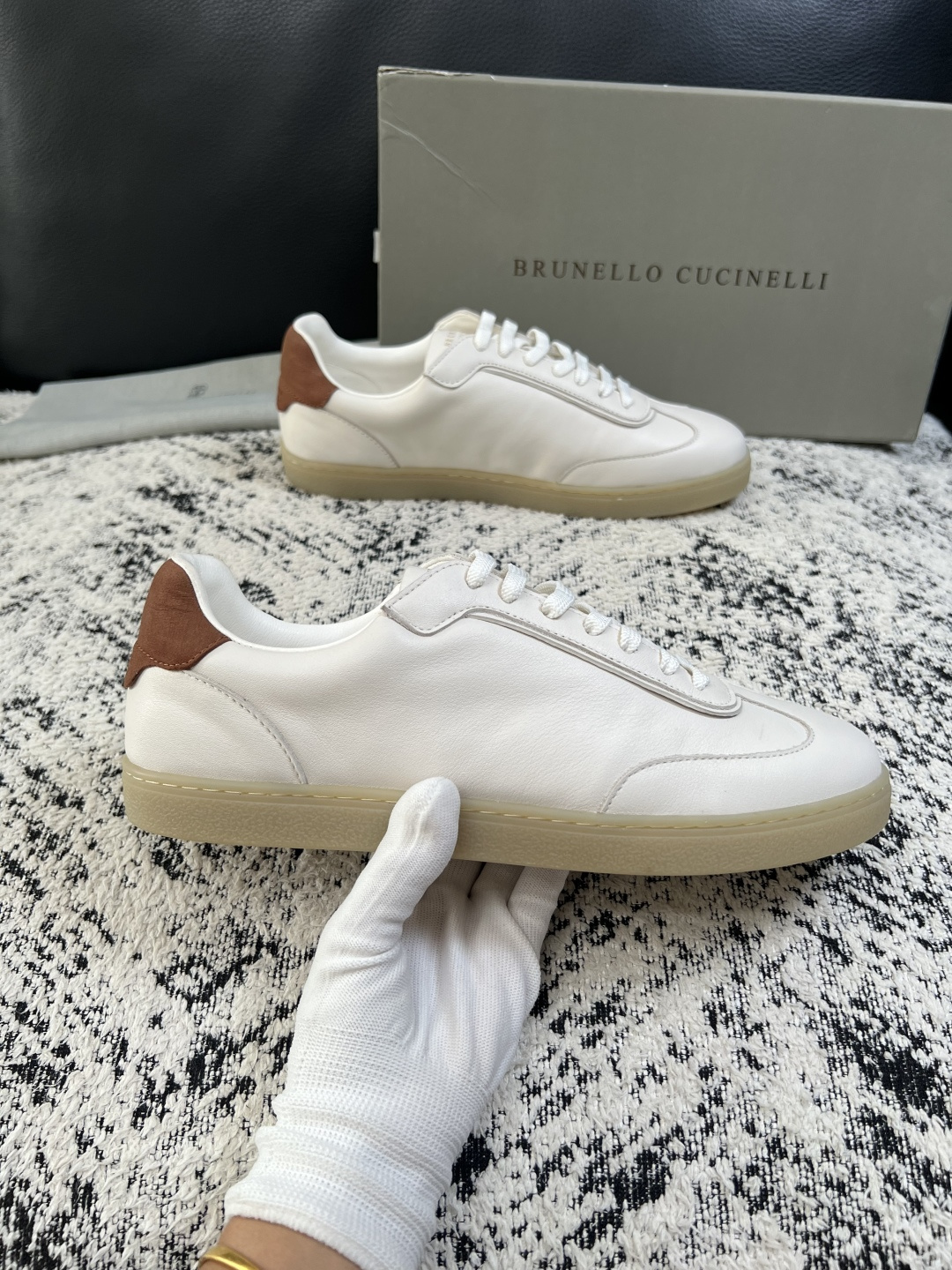 Brunello Cucinelli  高品质 顶级工艺品  BC  专柜同步原厂配置，意大利进口牛皮面料牛内里垫，高品