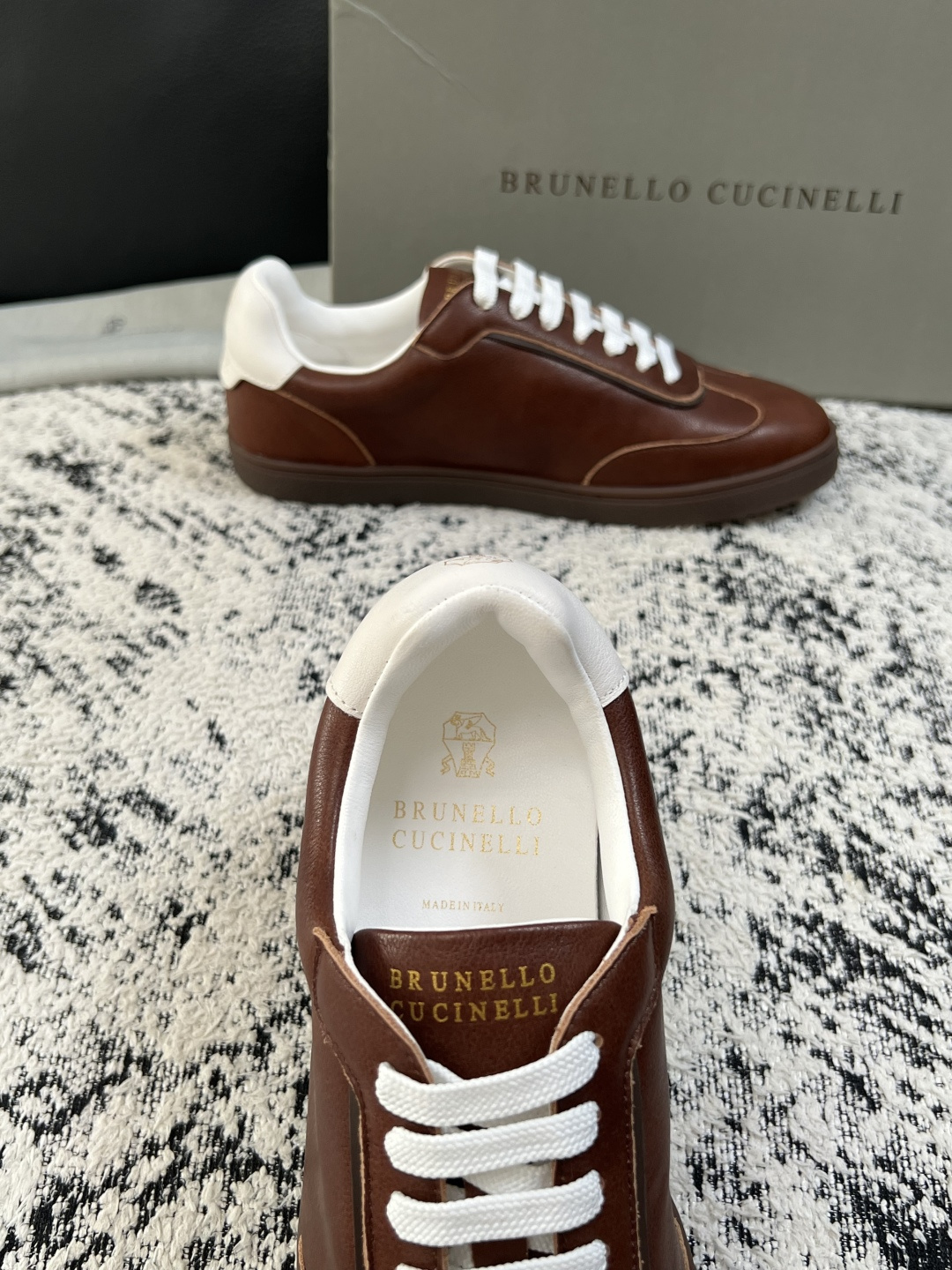 Brunello Cucinelli  高品质 顶级工艺品  BC  专柜同步原厂配置，意大利进口牛皮面料牛内里垫，高品