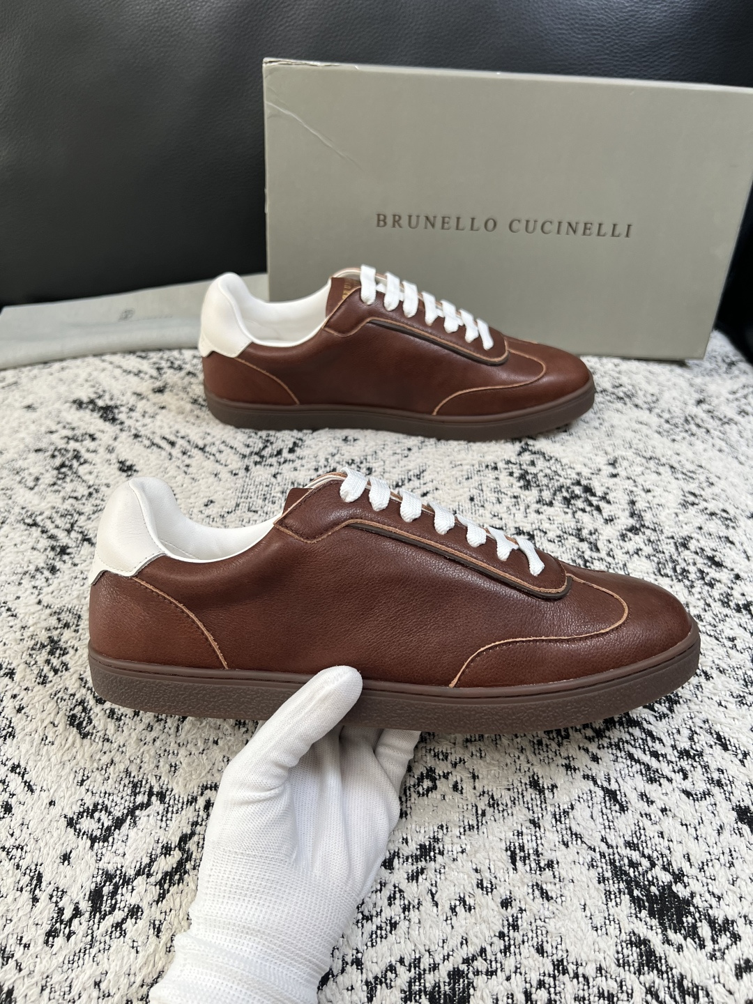 Brunello Cucinelli  高品质 顶级工艺品  BC  专柜同步原厂配置，意大利进口牛皮面料牛内里垫，高品
