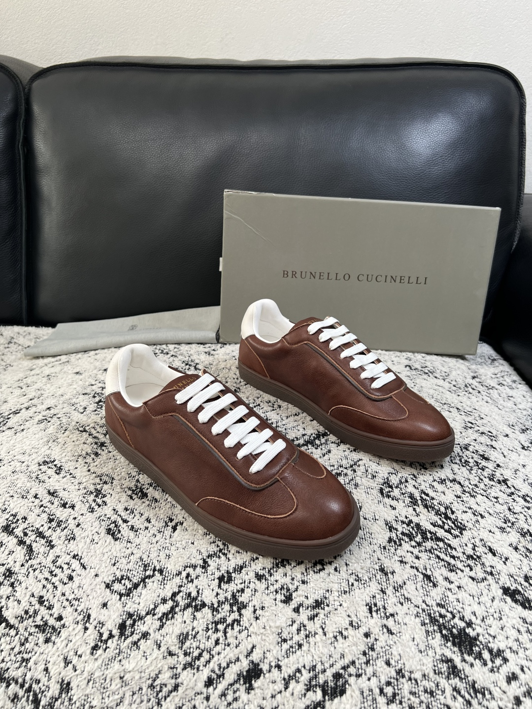 Brunello Cucinelli  高品质 顶级工艺品  BC  专柜同步原厂配置，意大利进口牛皮面料牛内里垫，高品