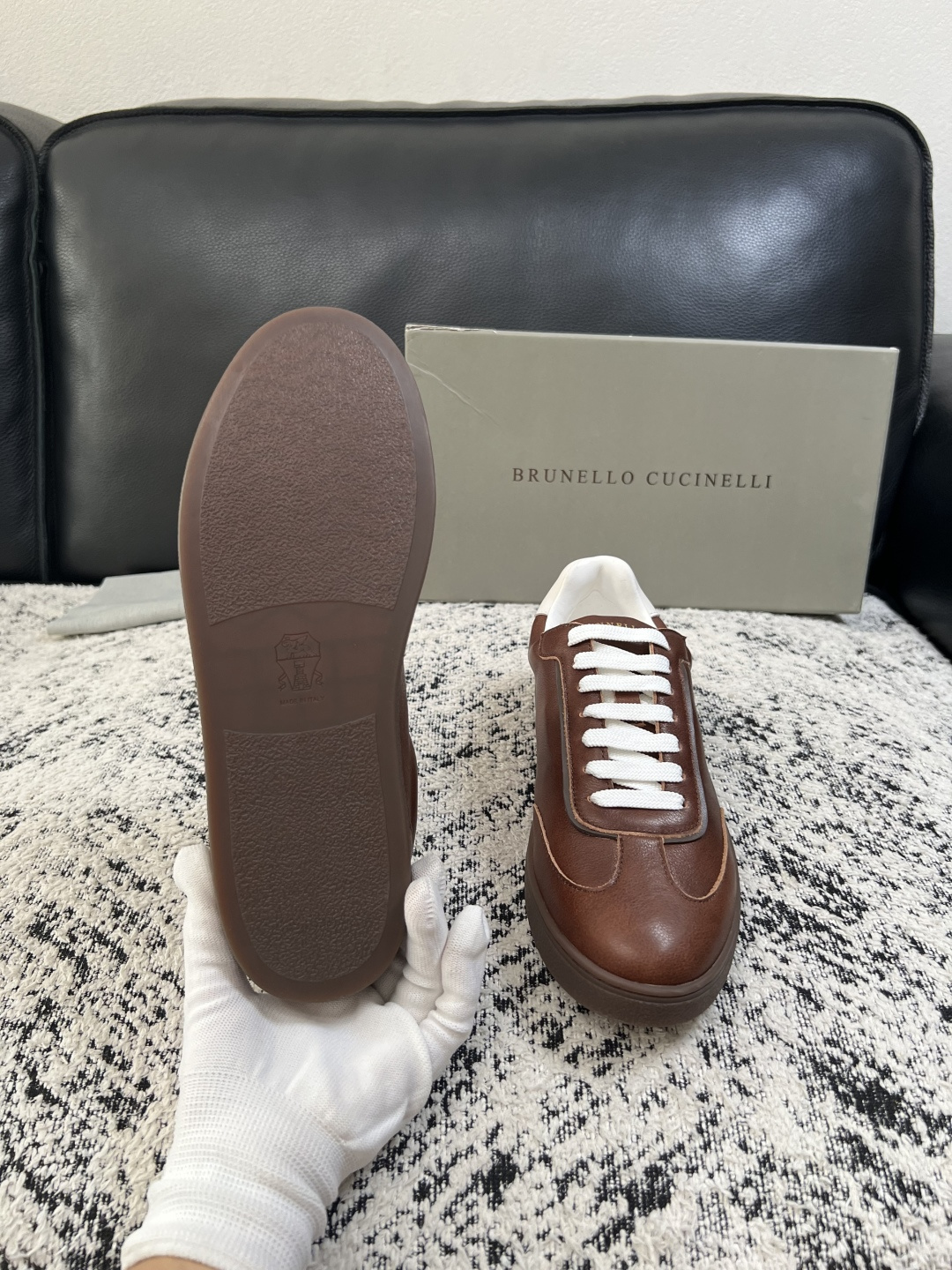 Brunello Cucinelli  高品质 顶级工艺品  BC  专柜同步原厂配置，意大利进口牛皮面料牛内里垫，高品