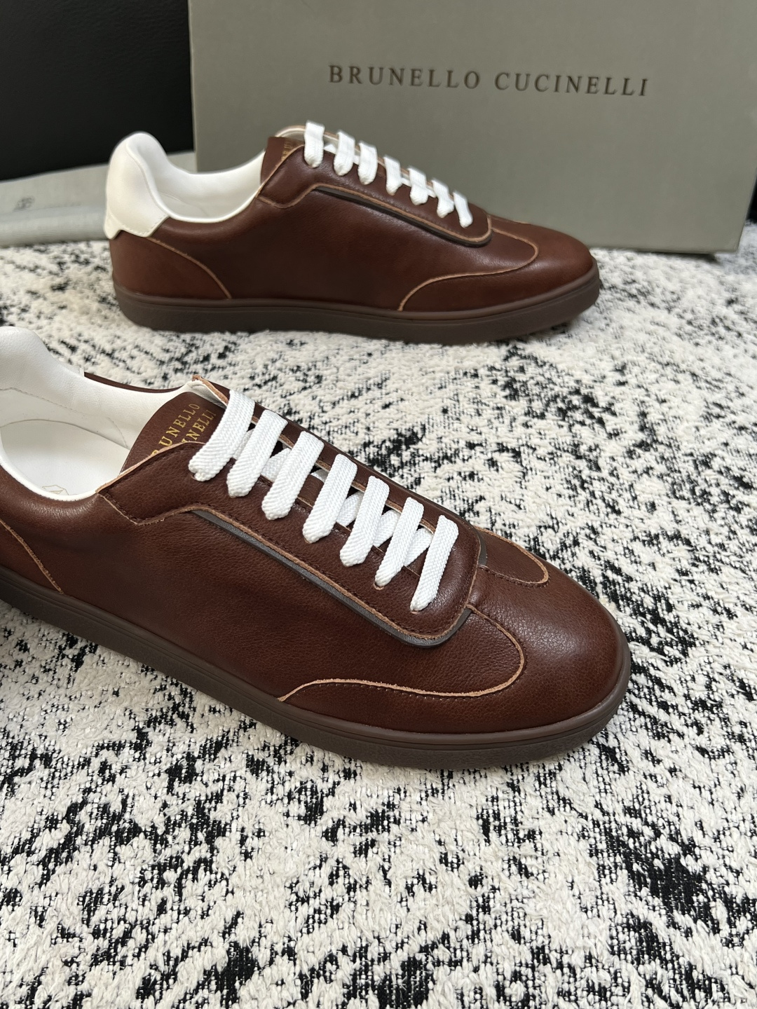 Brunello Cucinelli  高品质 顶级工艺品  BC  专柜同步原厂配置，意大利进口牛皮面料牛内里垫，高品