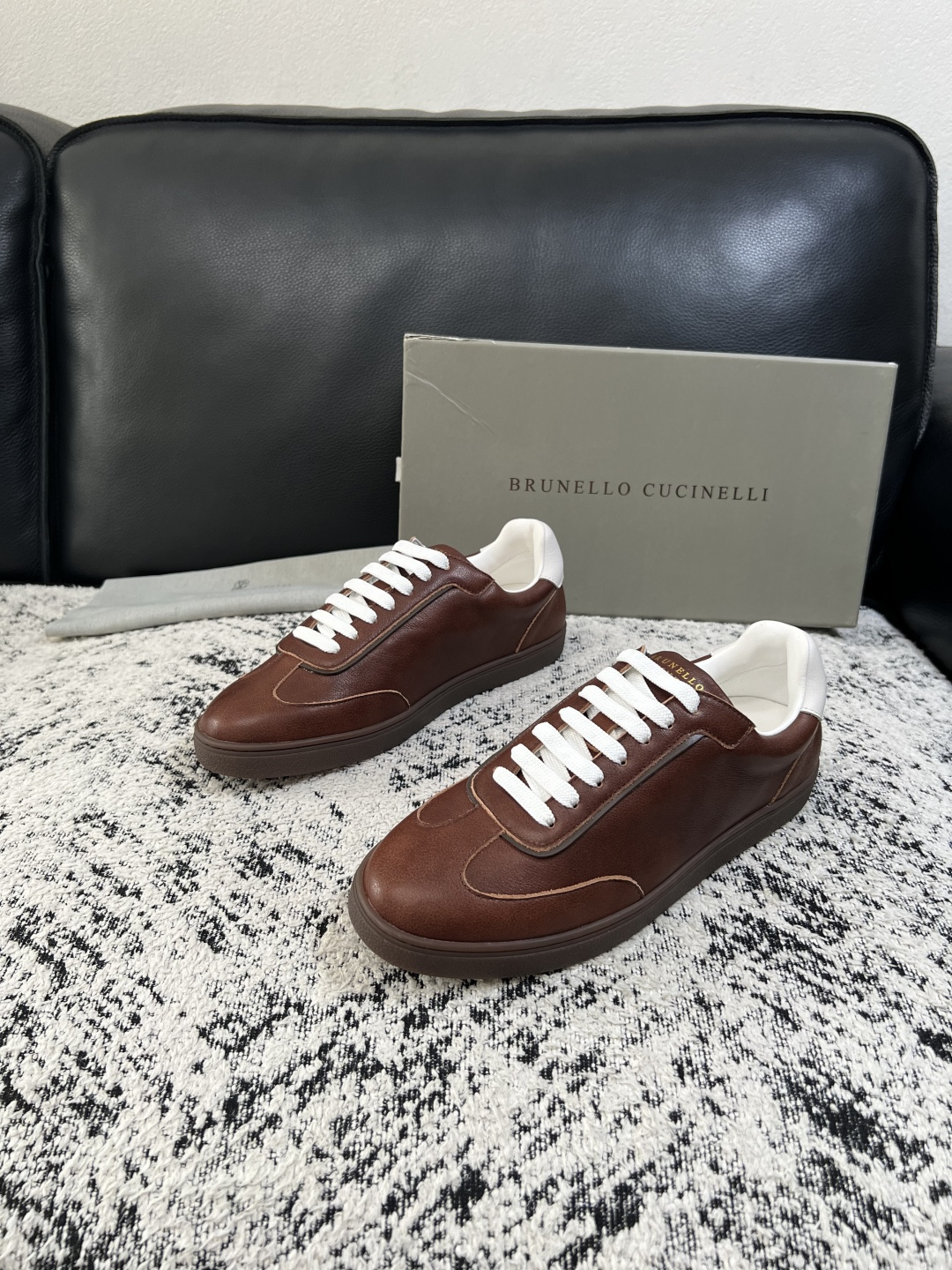 Brunello Cucinelli  高品质 顶级工艺品  BC  专柜同步原厂配置，意大利进口牛皮面料牛内里垫，高品