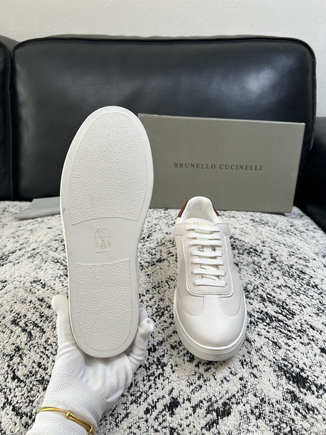 Brunello Cucinelli  高品质 顶级工艺品  BC  专柜同步原厂配置，意大利进口牛皮面料牛内里垫，高品