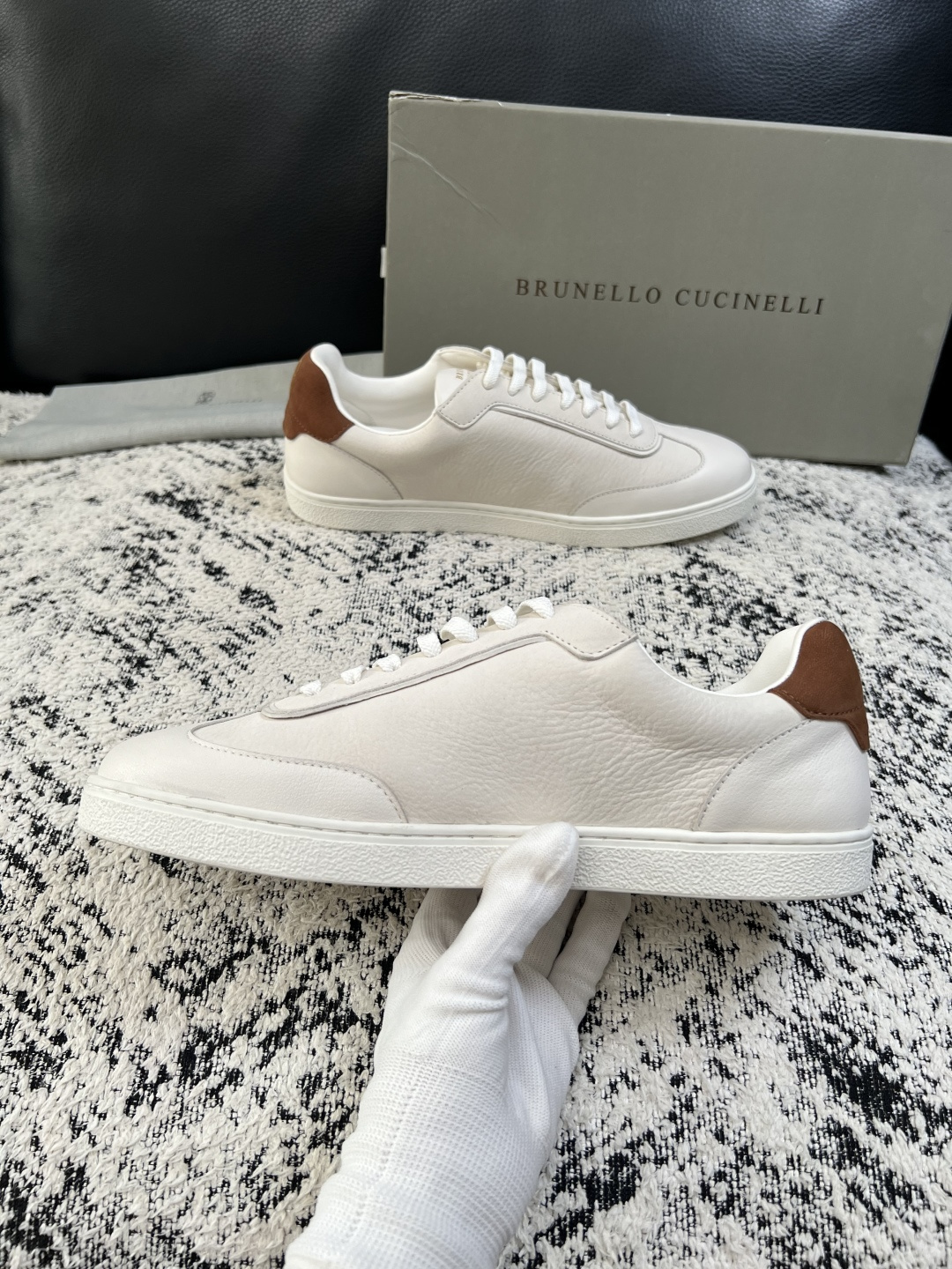 Brunello Cucinelli  高品质 顶级工艺品  BC  专柜同步原厂配置，意大利进口牛皮面料牛内里垫，高品