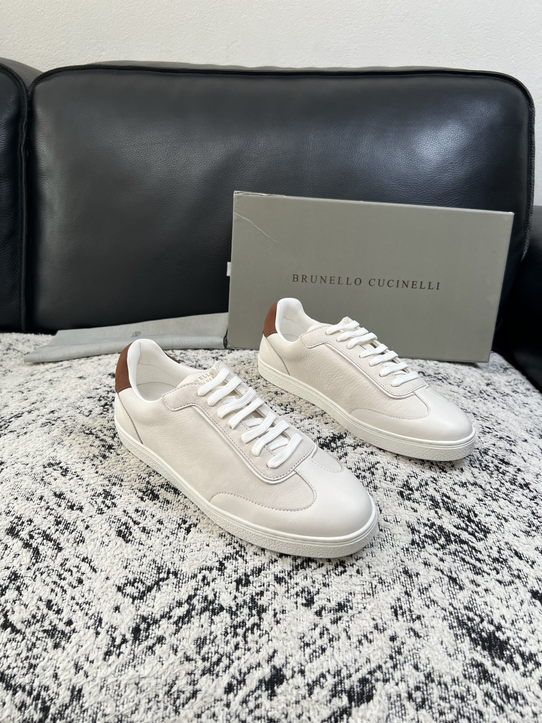 Brunello Cucinelli  高品质 顶级工艺品  BC  专柜同步原厂配置，意大利进口牛皮面料牛内里垫，高品
