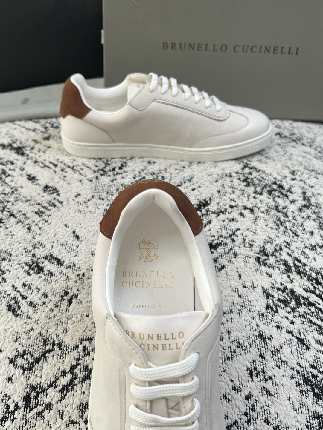Brunello Cucinelli  高品质 顶级工艺品  BC  专柜同步原厂配置，意大利进口牛皮面料牛内里垫，高品