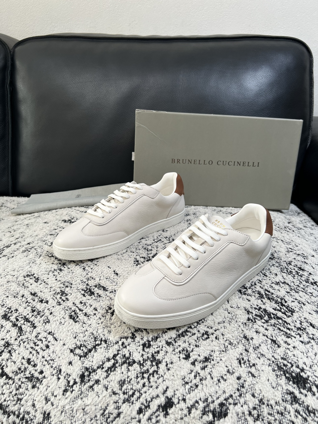 Brunello Cucinelli  高品质 顶级工艺品  BC  专柜同步原厂配置，意大利进口牛皮面料牛内里垫，高品