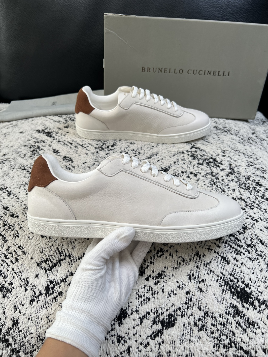 Brunello Cucinelli  高品质 顶级工艺品  BC  专柜同步原厂配置，意大利进口牛皮面料牛内里垫，高品