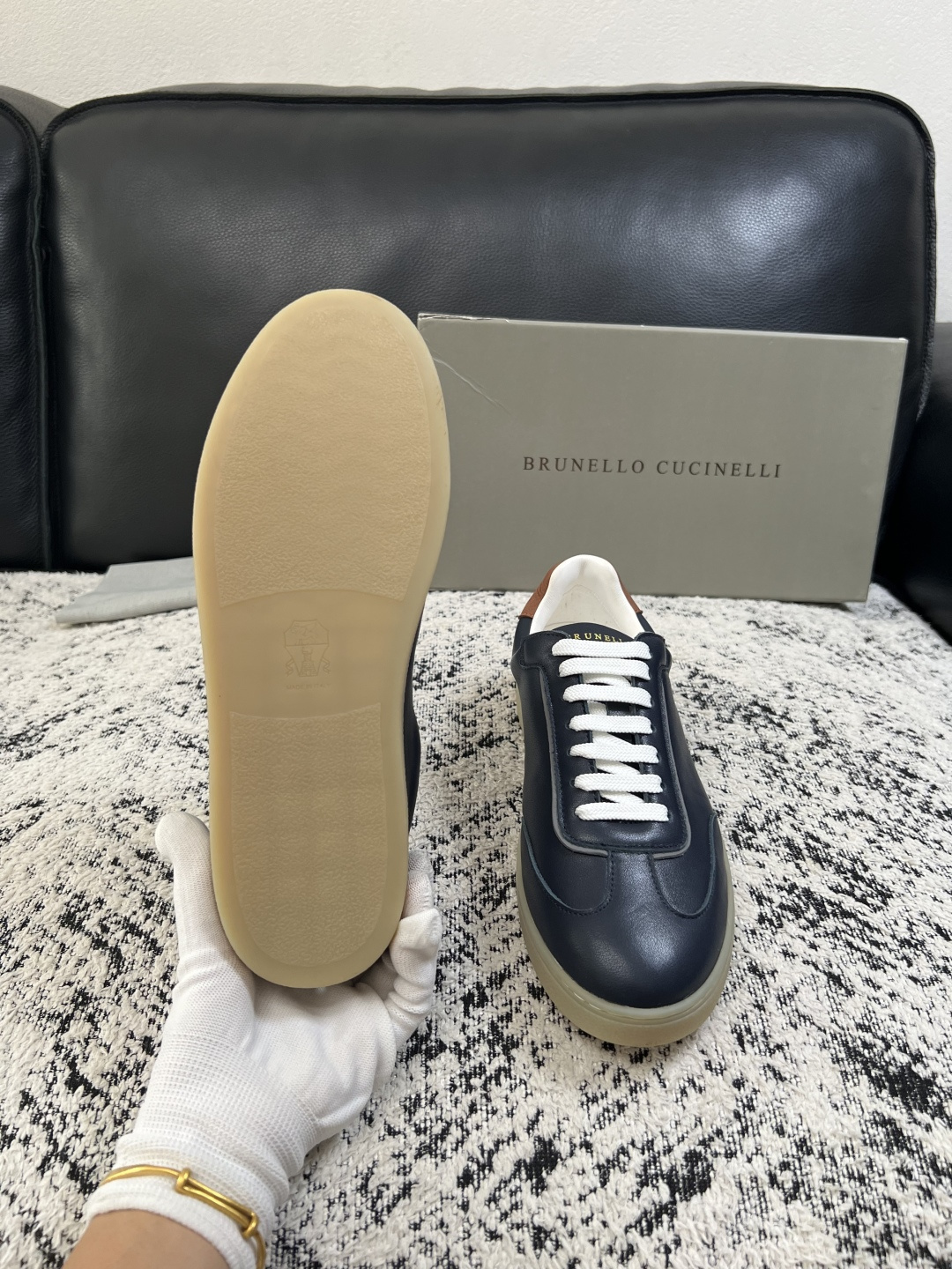 Brunello Cucinelli  高品质 顶级工艺品  BC  专柜同步原厂配置，意大利进口牛皮面料牛内里垫，高品