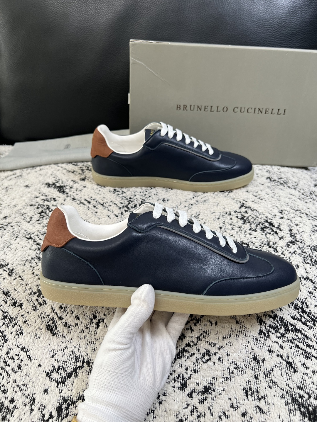 Brunello Cucinelli  高品质 顶级工艺品  BC  专柜同步原厂配置，意大利进口牛皮面料牛内里垫，高品