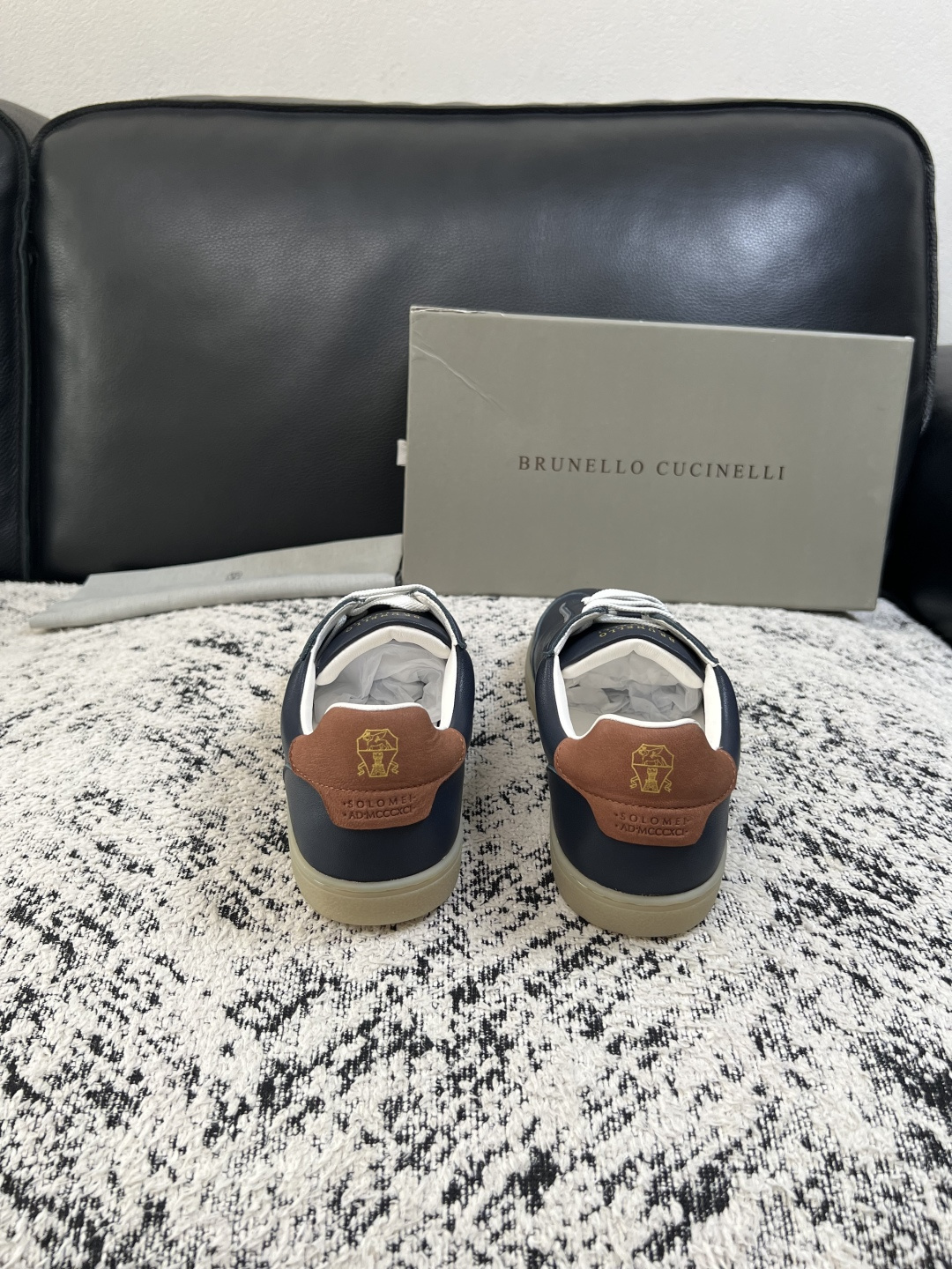 Brunello Cucinelli  高品质 顶级工艺品  BC  专柜同步原厂配置，意大利进口牛皮面料牛内里垫，高品