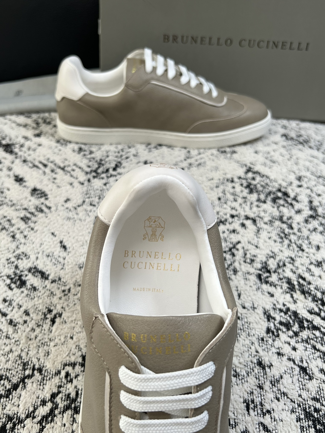 Brunello Cucinelli  高品质 顶级工艺品  BC  专柜同步原厂配置，意大利进口牛皮面料牛内里垫，高品