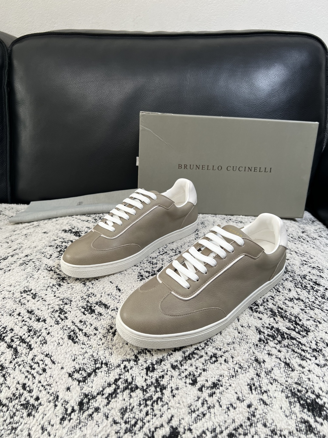 Brunello Cucinelli  高品质 顶级工艺品  BC  专柜同步原厂配置，意大利进口牛皮面料牛内里垫，高品